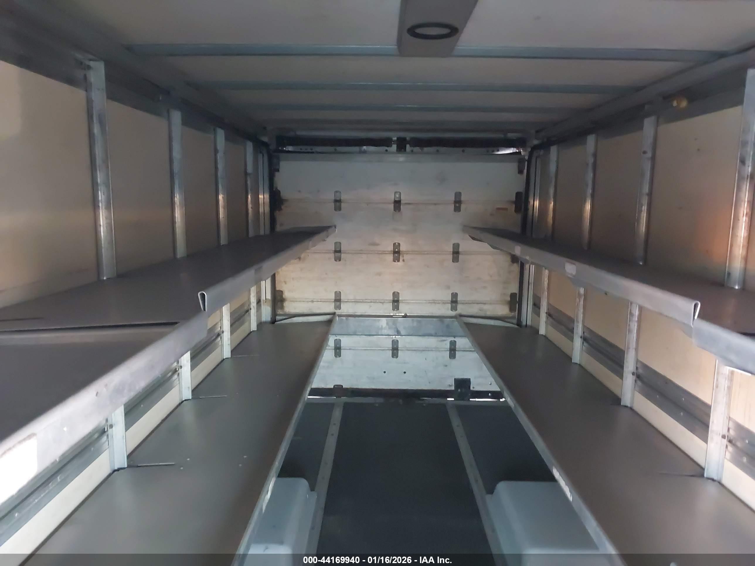 ISUZU COMMERCIAL image 8