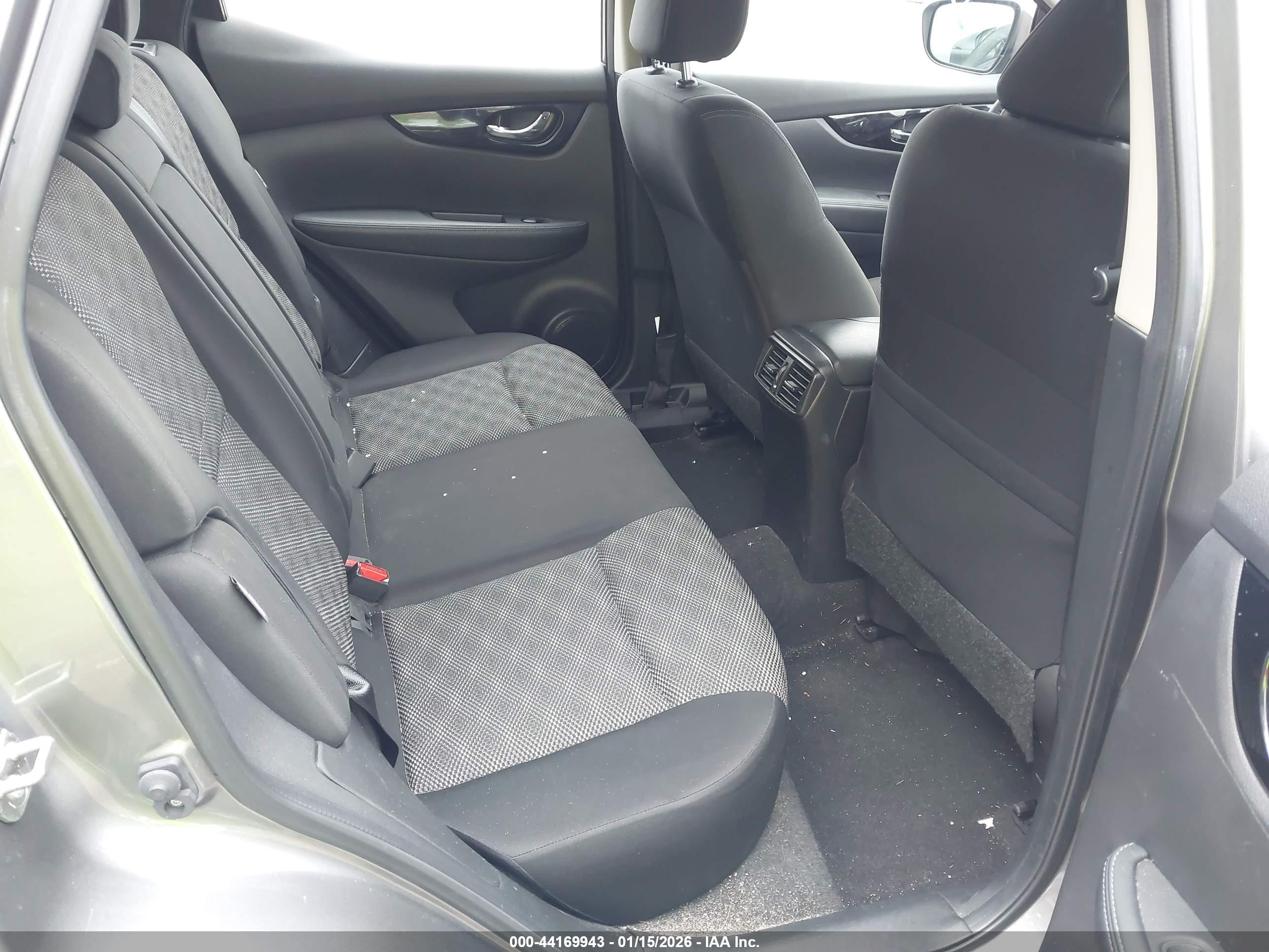 NISSAN ROGUE image 8
