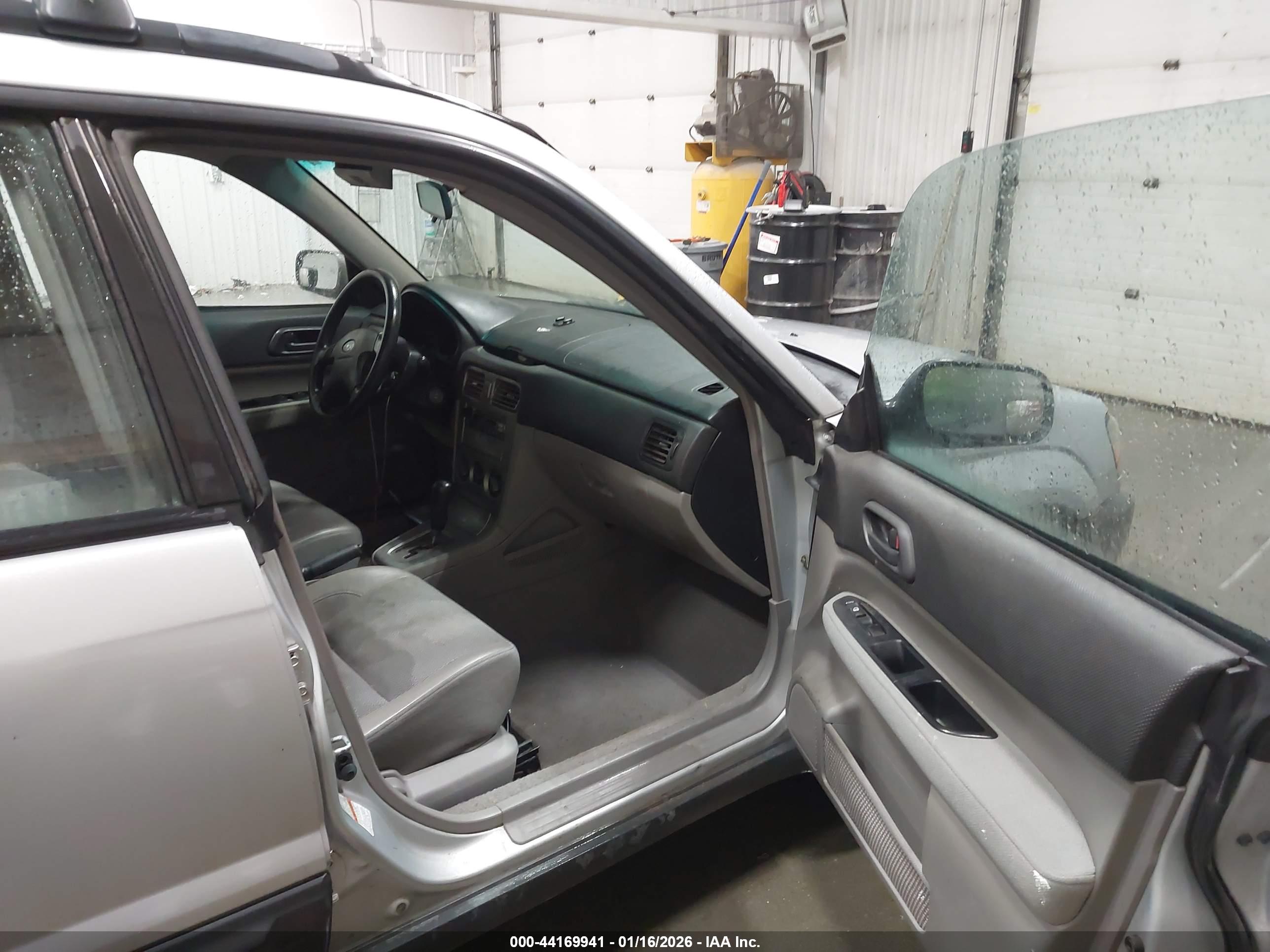 SUBARU FORESTER image 5