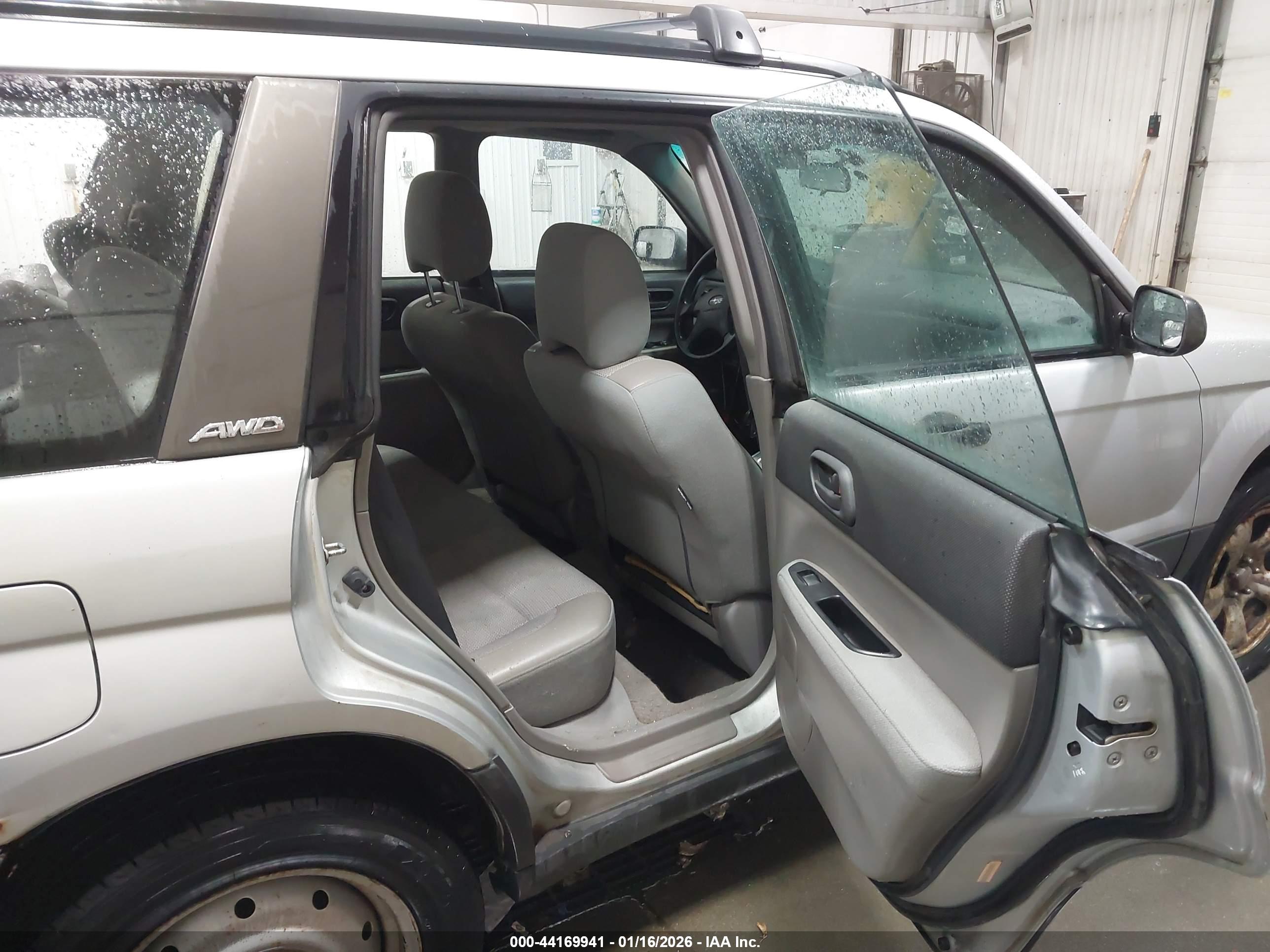 SUBARU FORESTER image 8