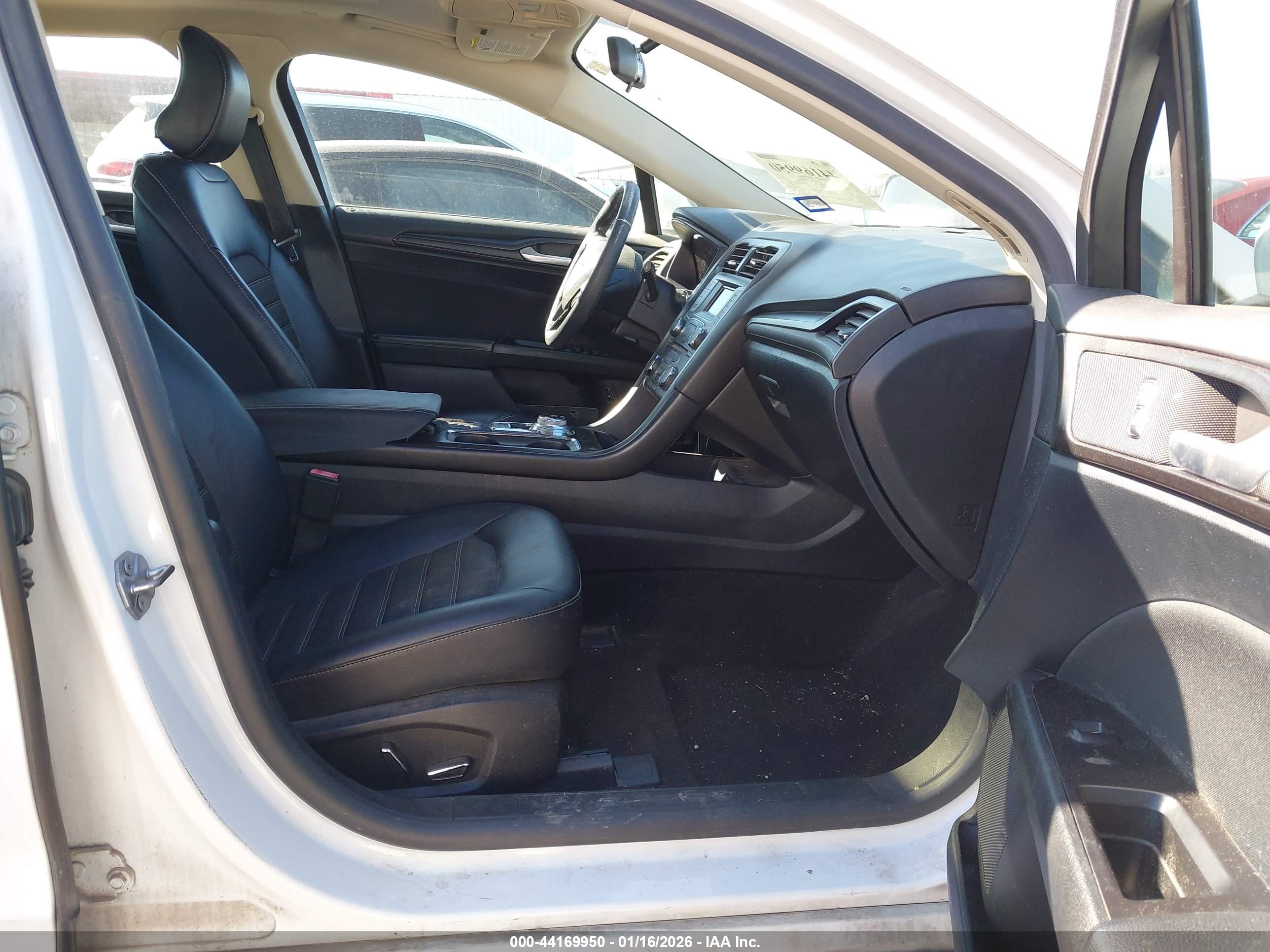 FORD FUSION image 5