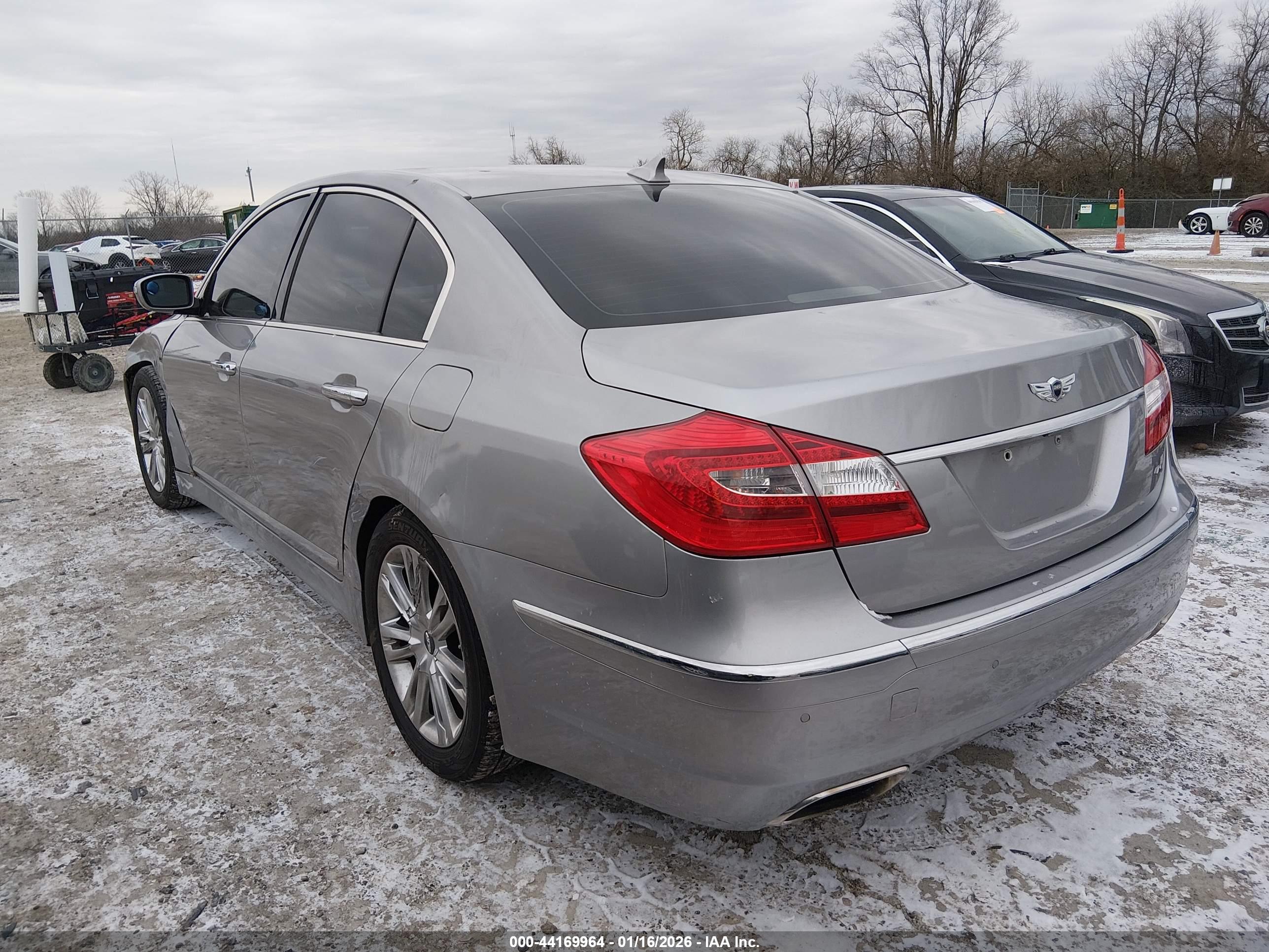 HYUNDAI GENESIS image 3