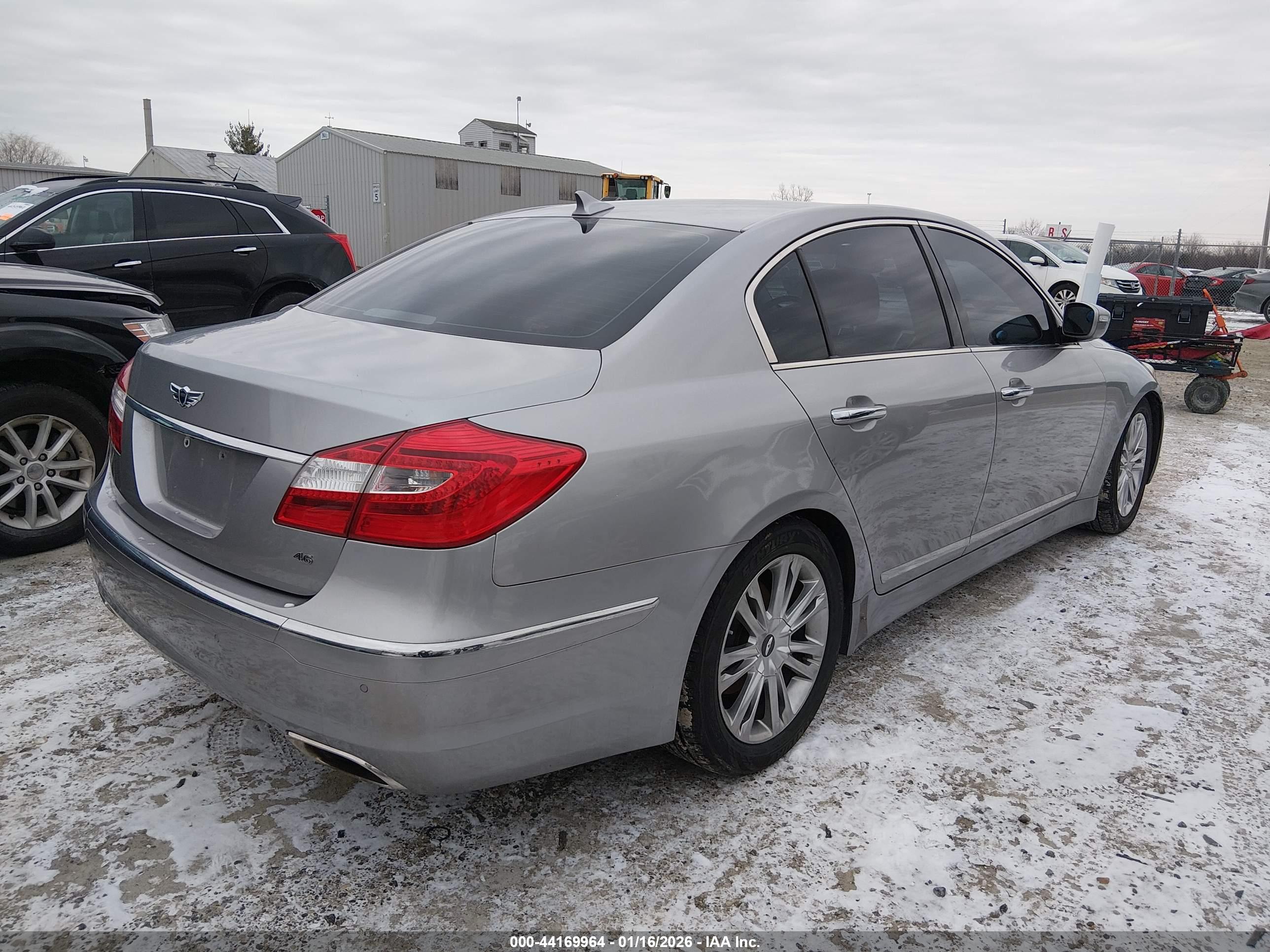 HYUNDAI GENESIS image 4