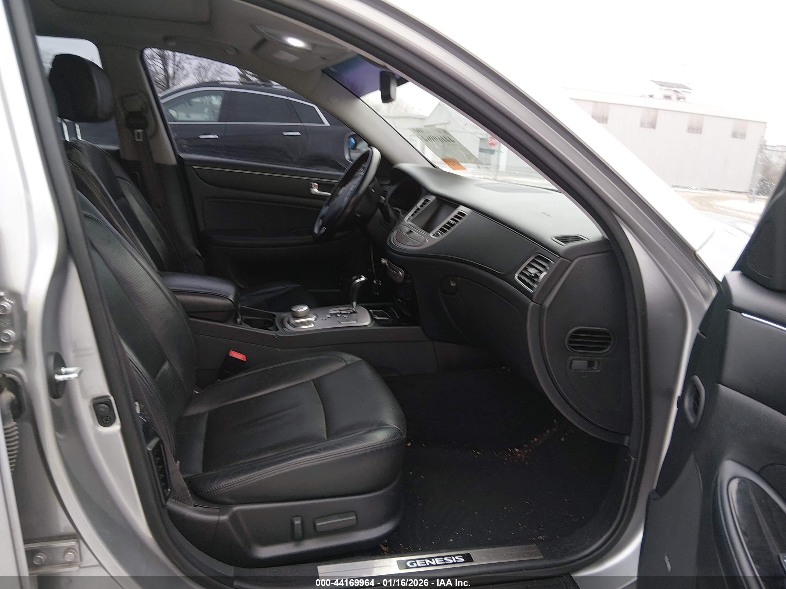 HYUNDAI GENESIS image 5