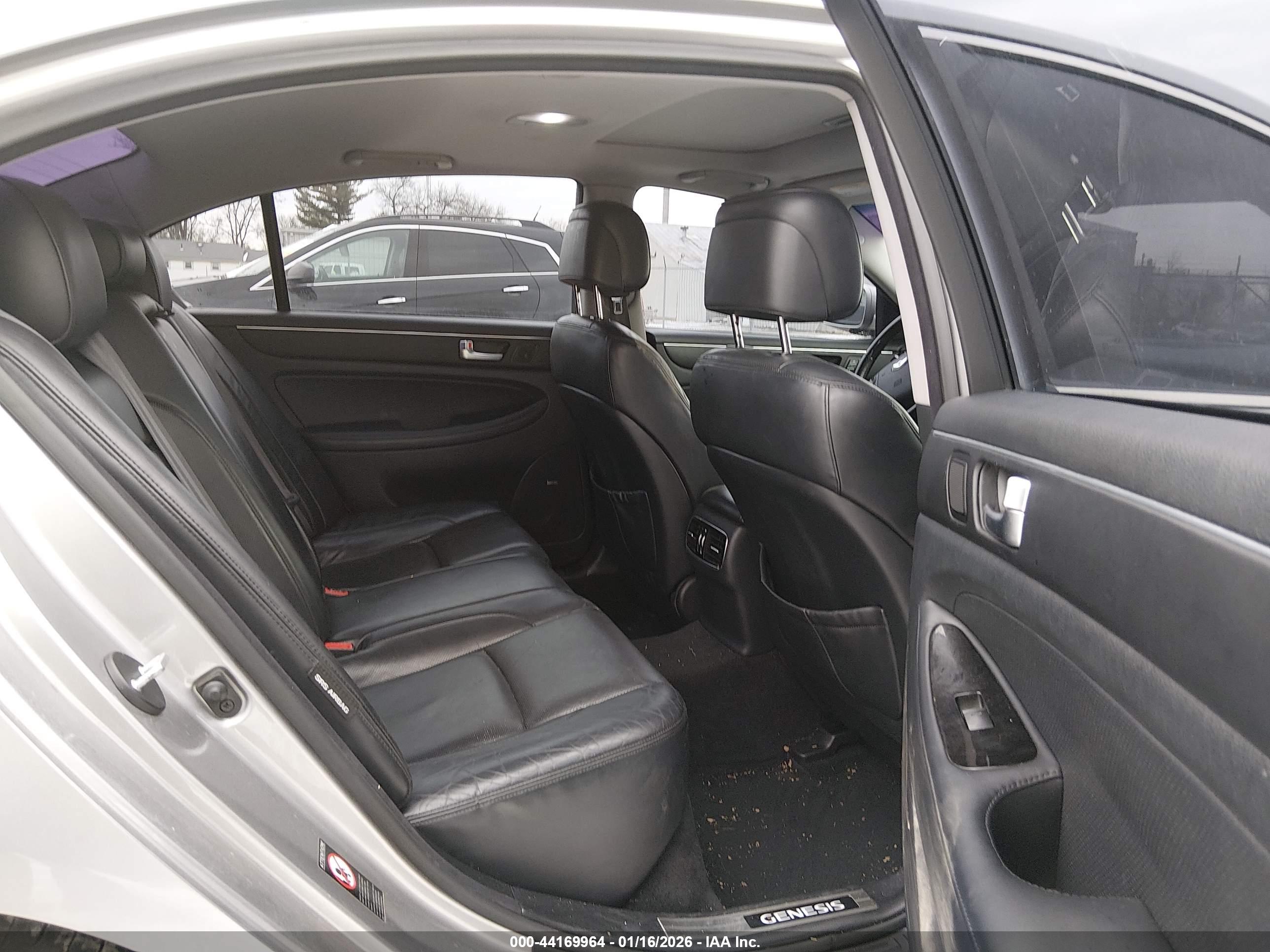 HYUNDAI GENESIS image 8