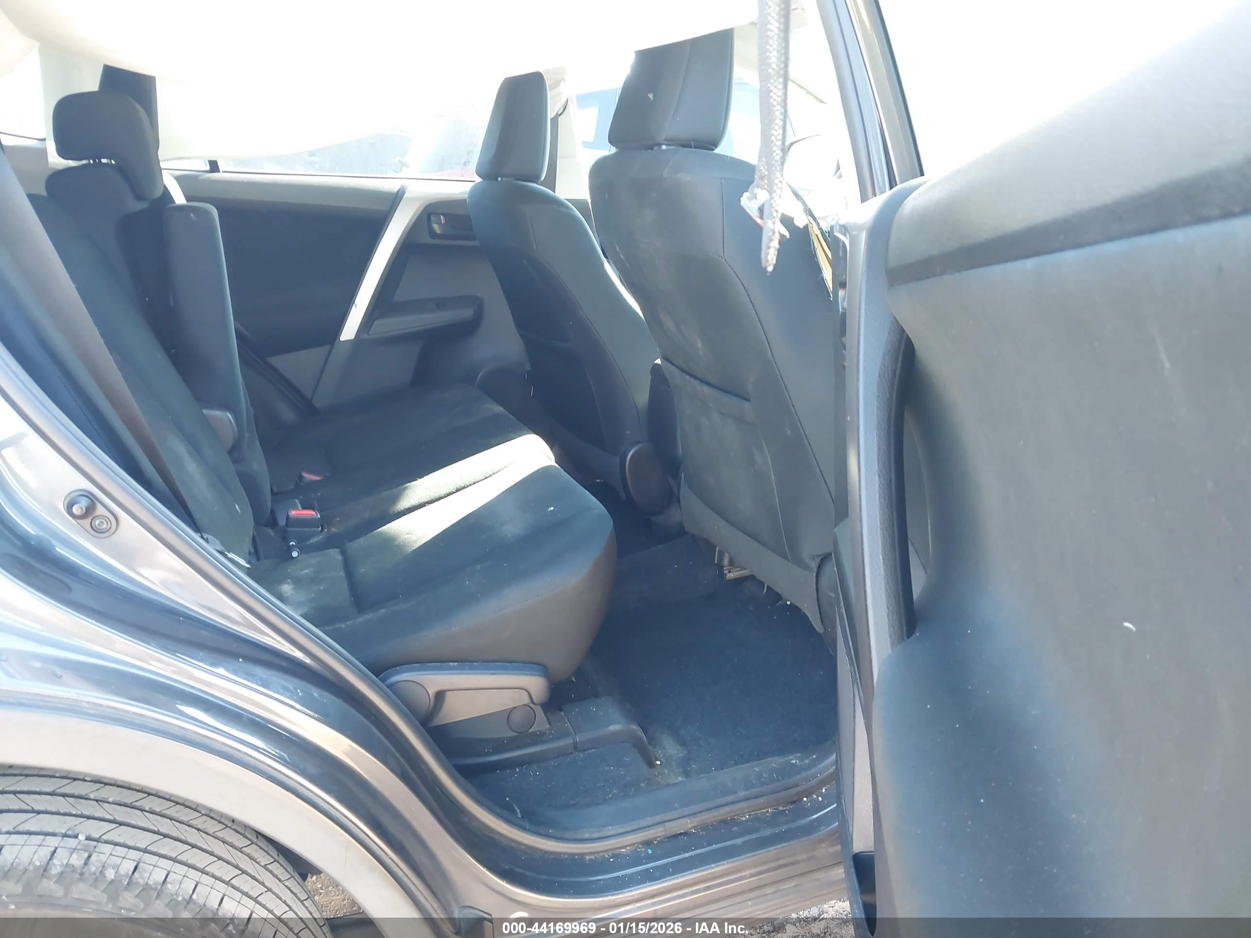 TOYOTA RAV4 image 8