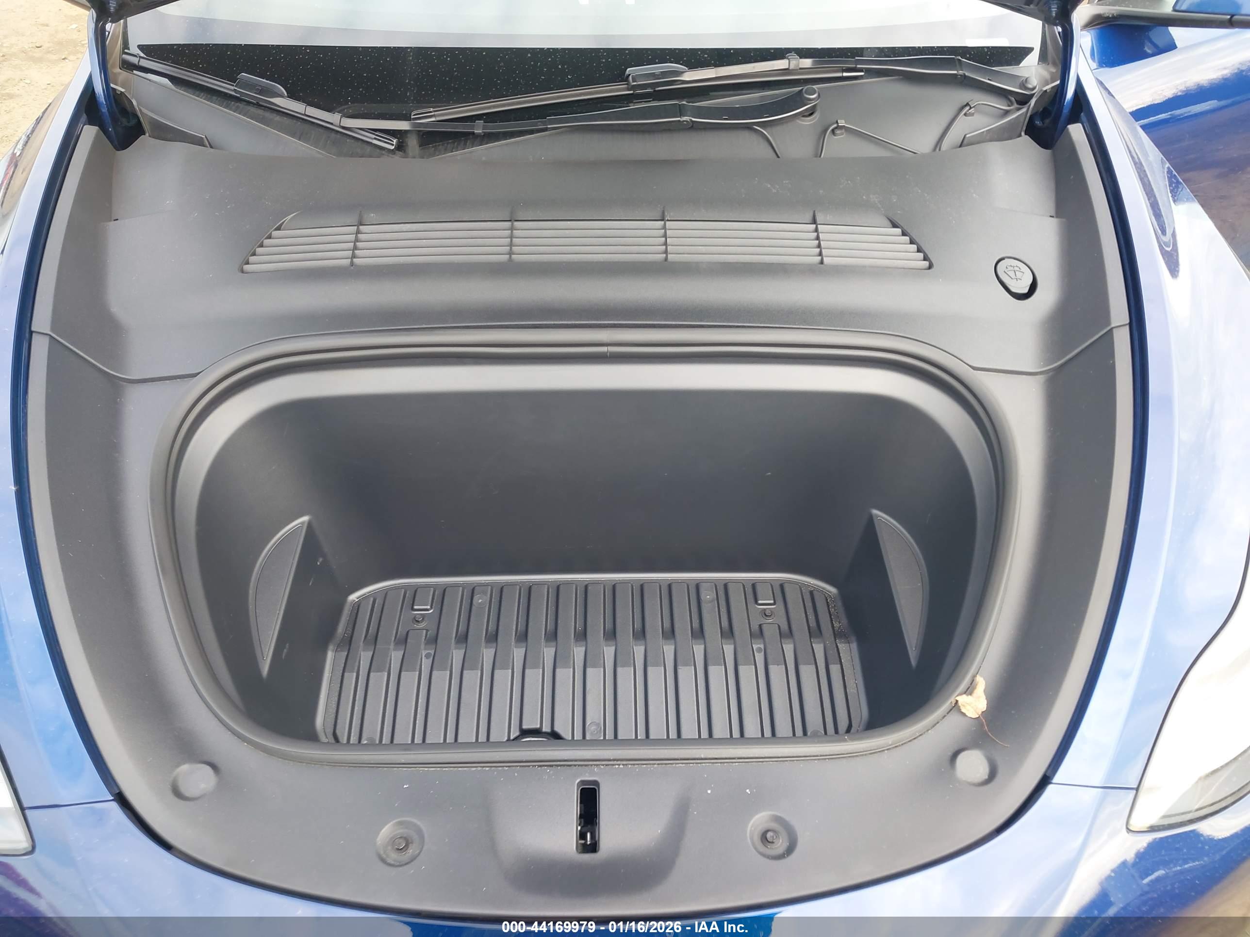 TESLA MODEL image 10
