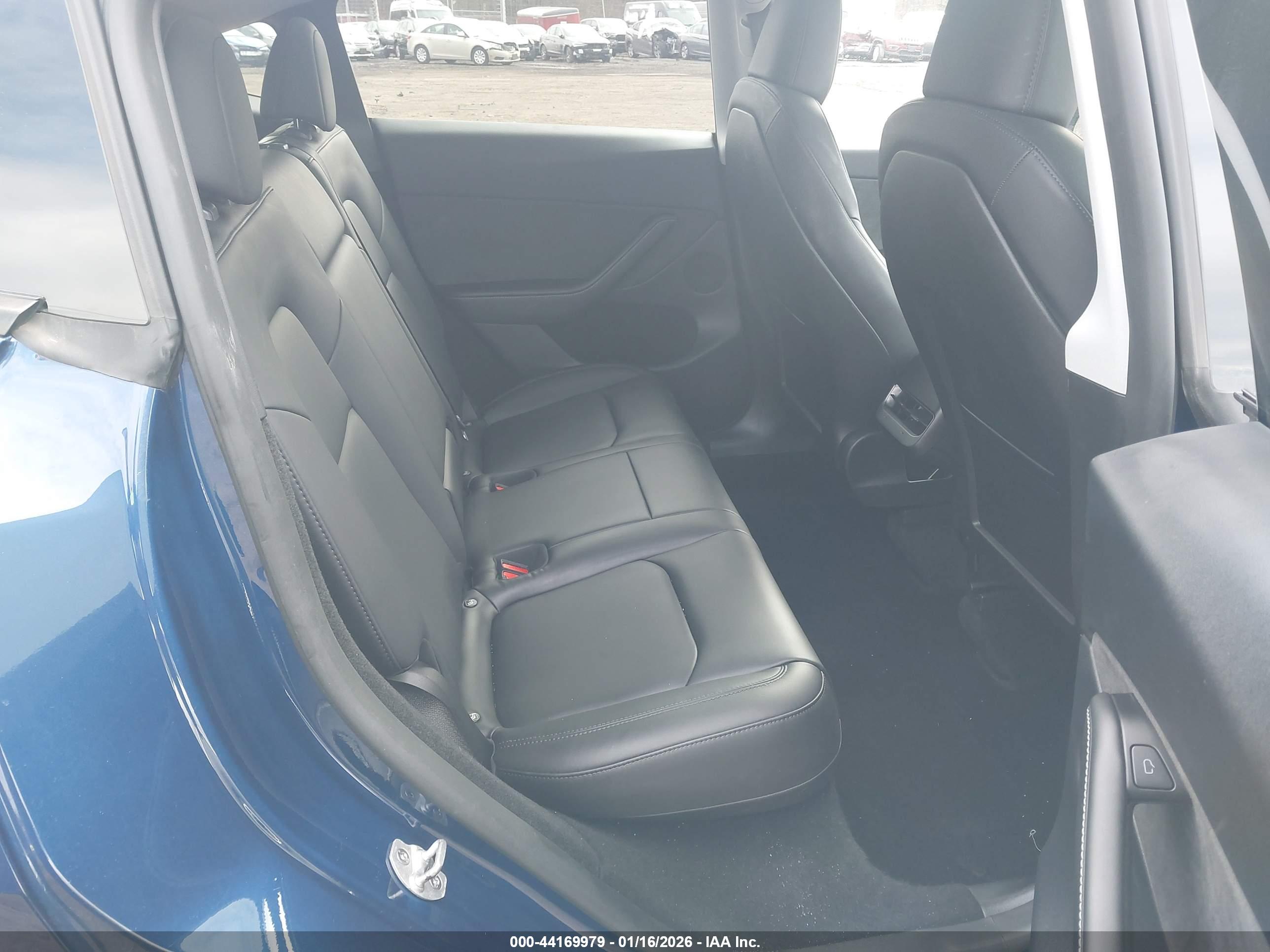 TESLA MODEL image 8