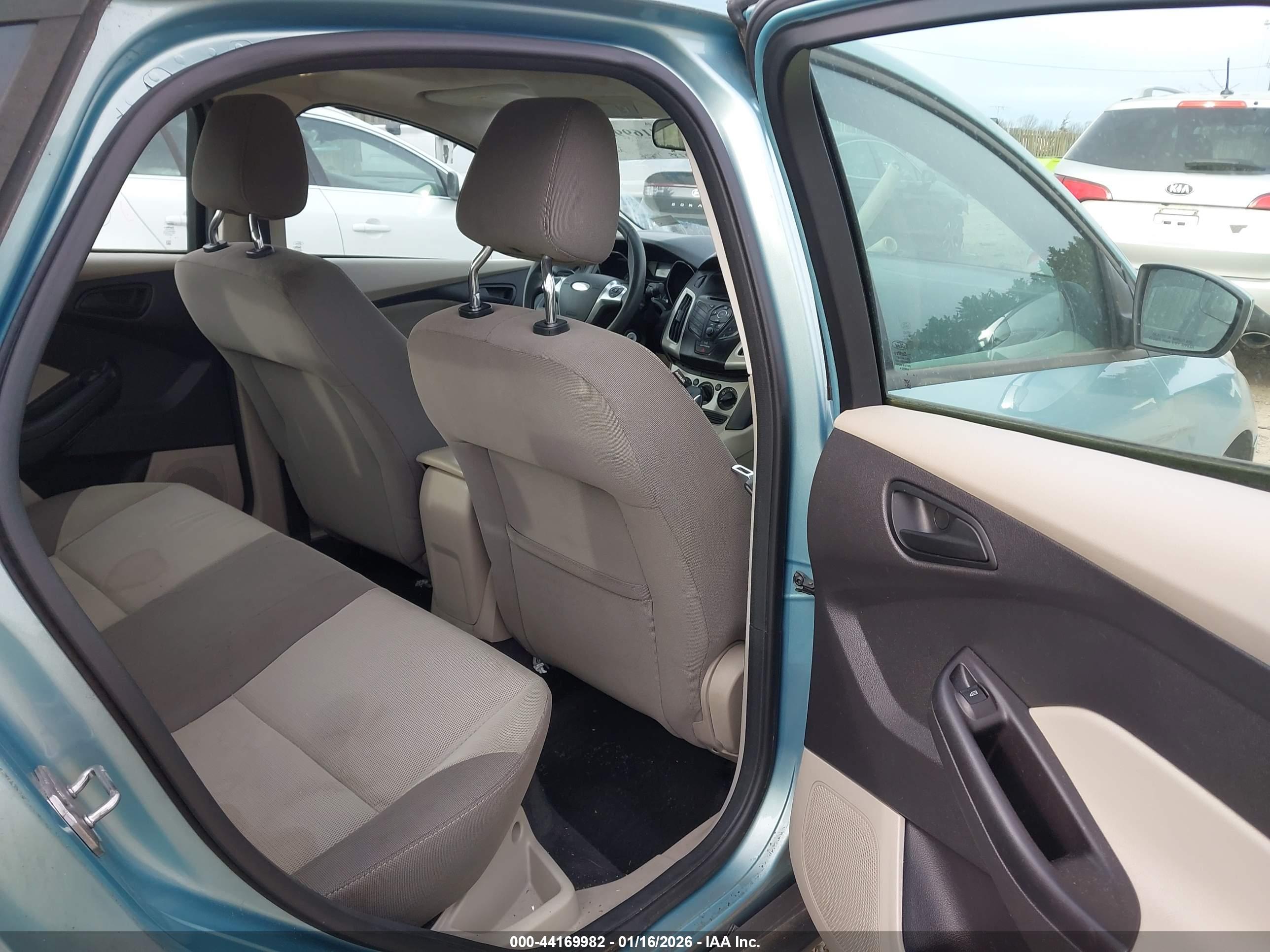 FORD FOCUS image 8