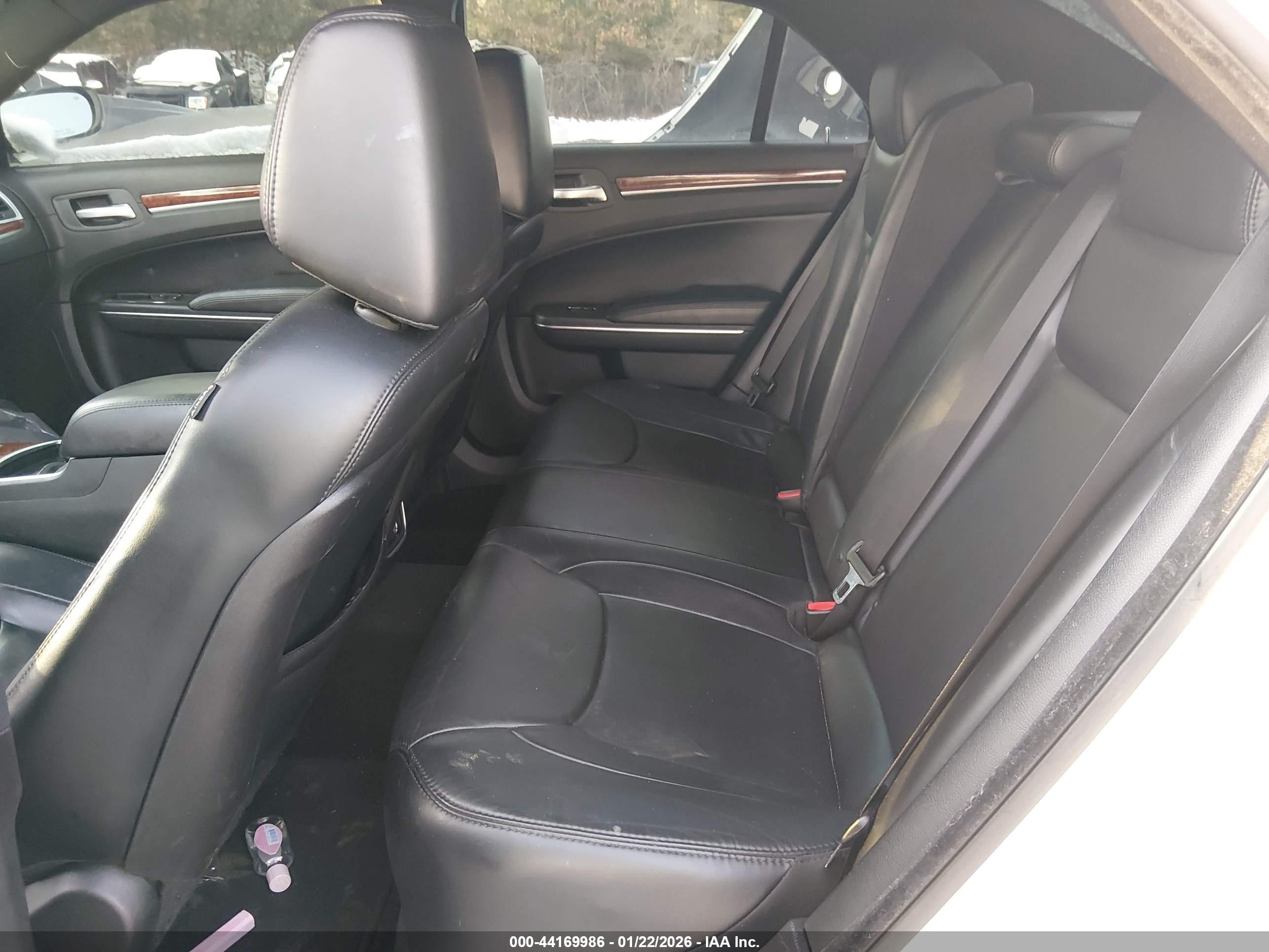 CHRYSLER 300 image 8