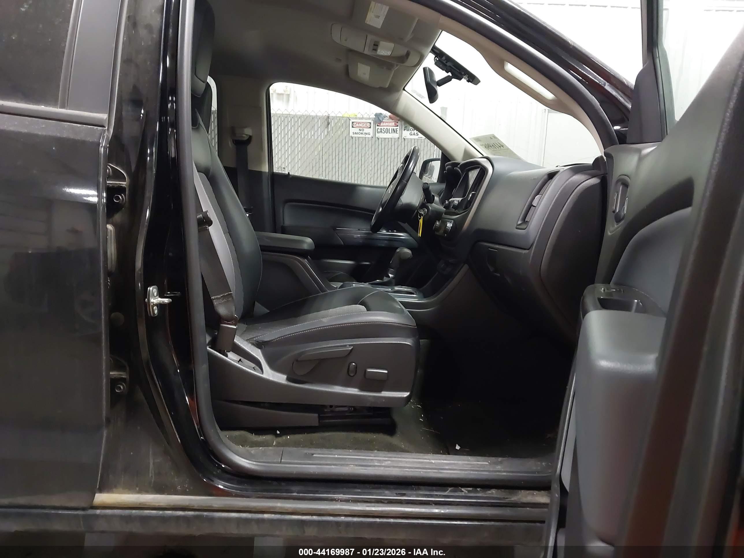 CHEVROLET COLORADO image 5