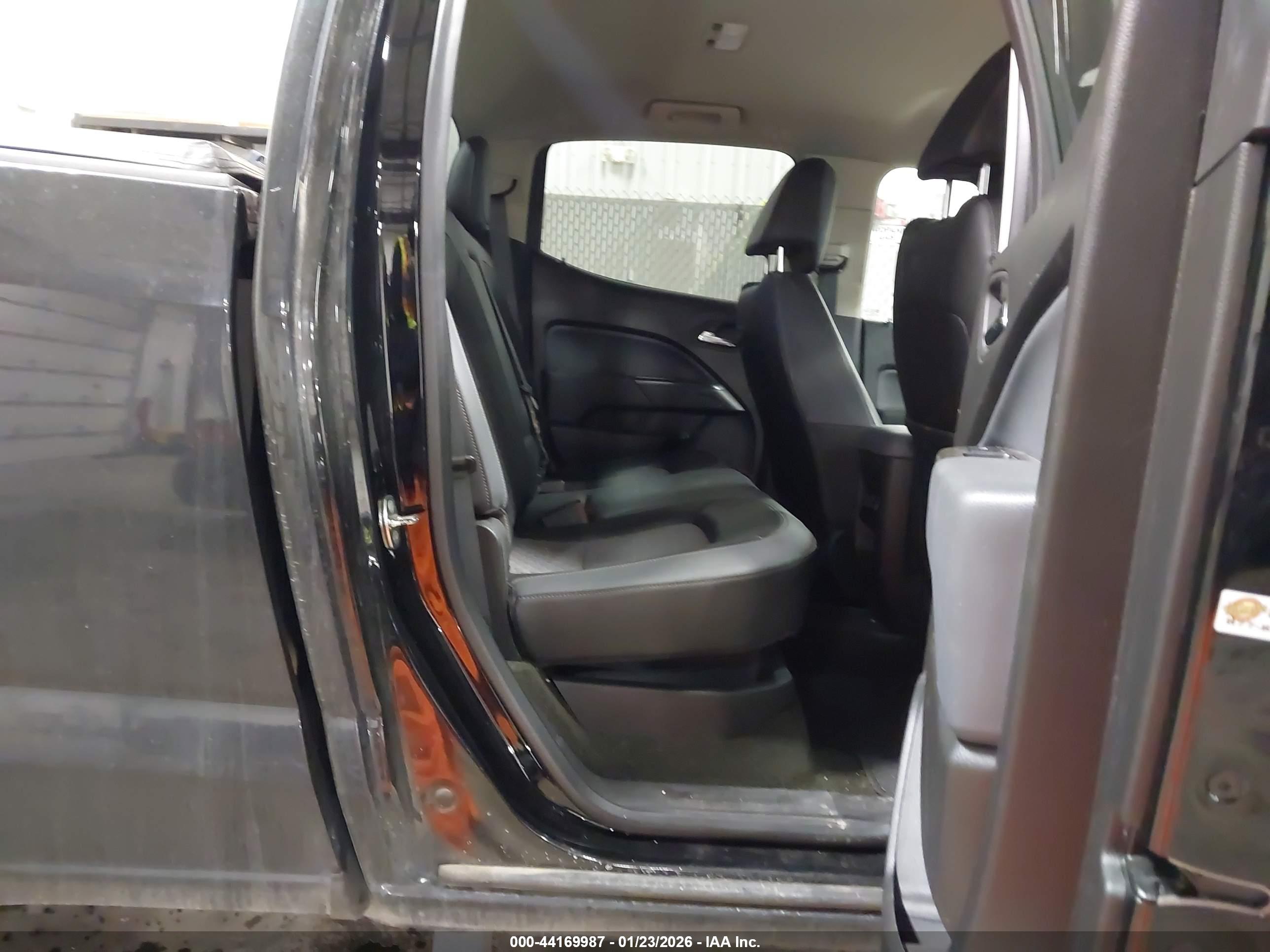 CHEVROLET COLORADO image 8