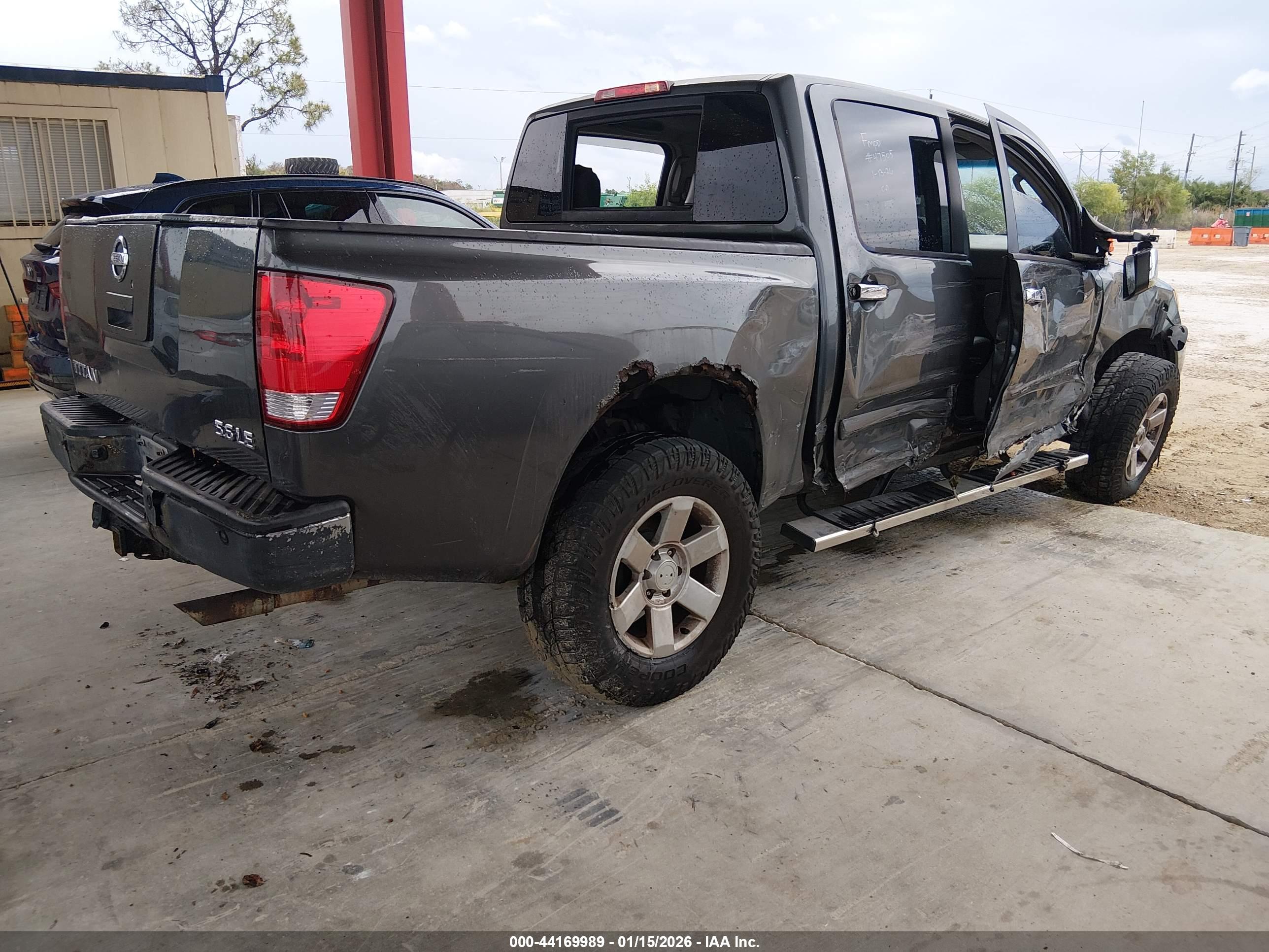 NISSAN TITAN image 4
