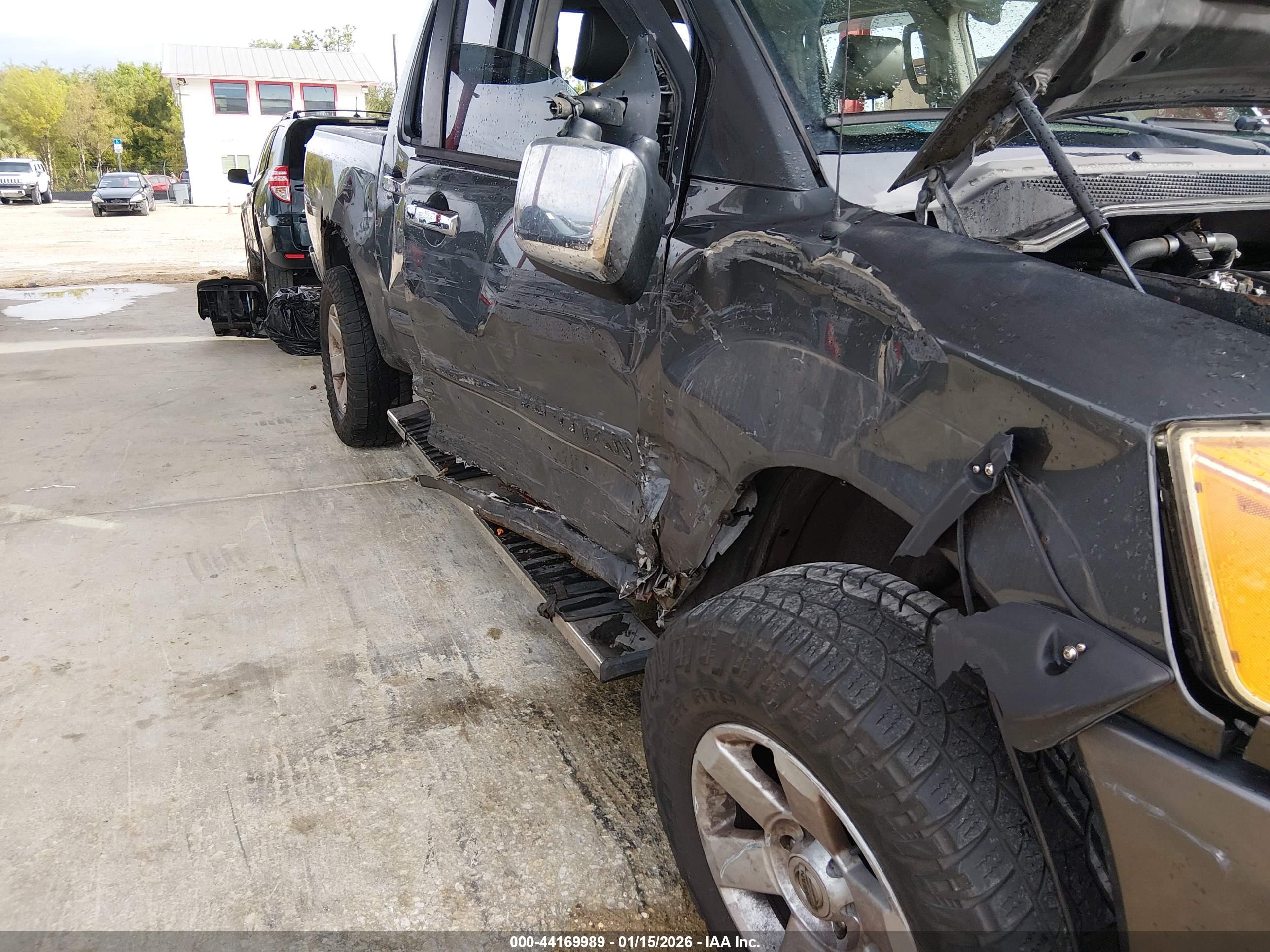 NISSAN TITAN image 6