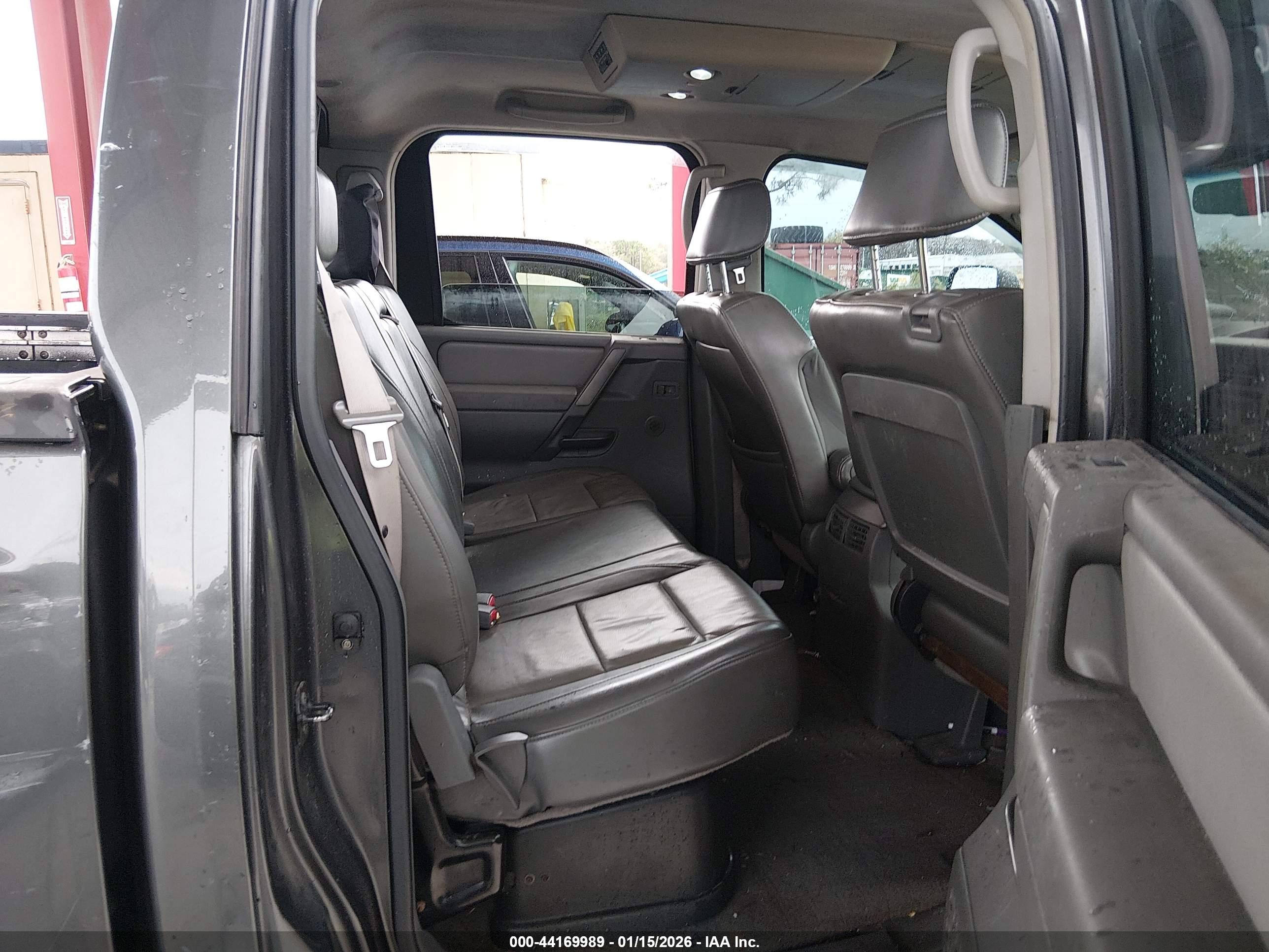 NISSAN TITAN image 8
