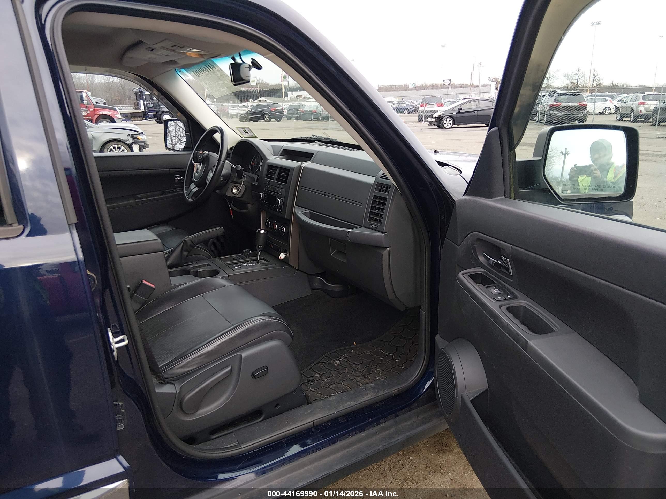 JEEP LIBERTY image 5