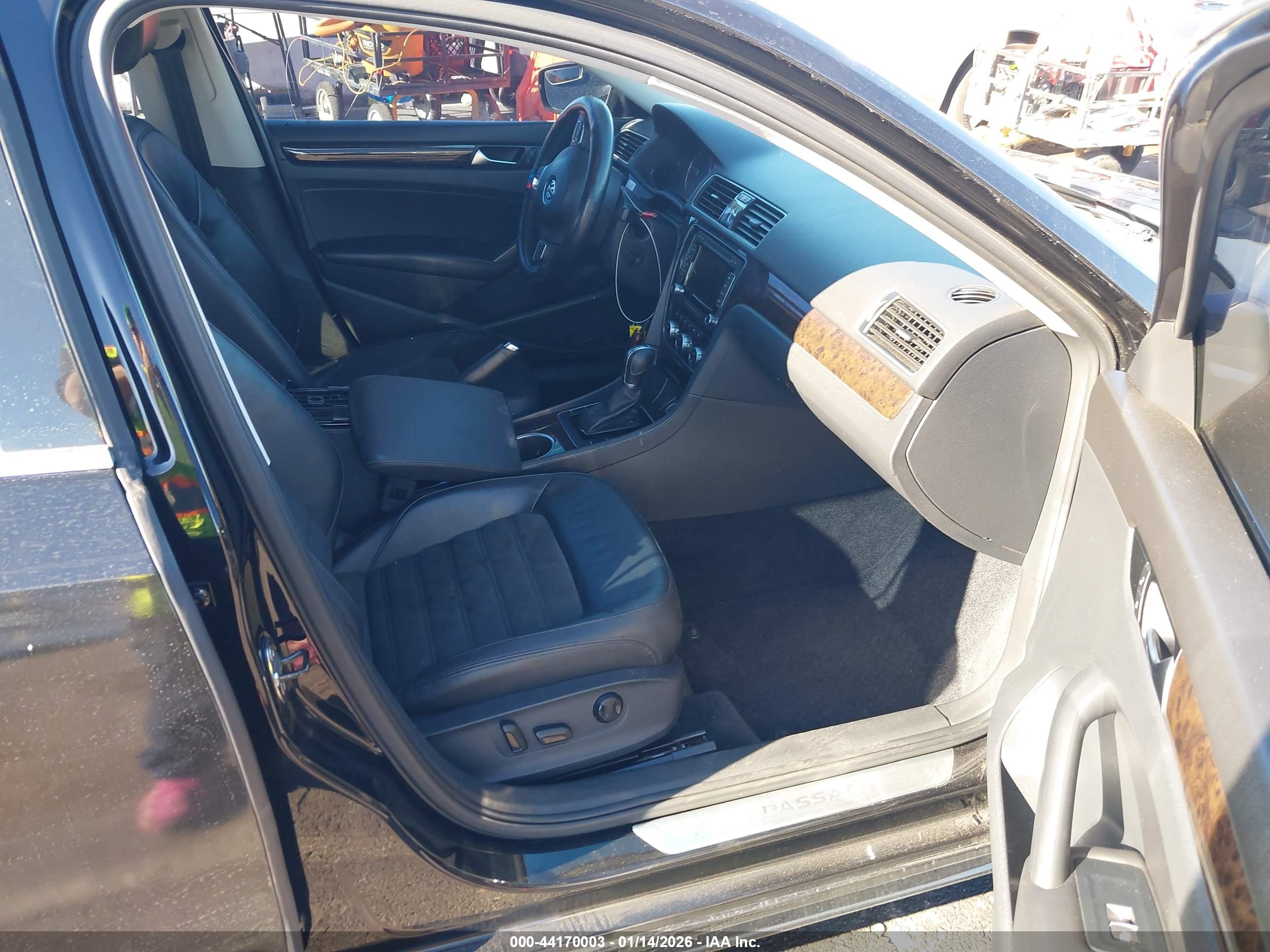 VOLKSWAGEN PASSAT image 5