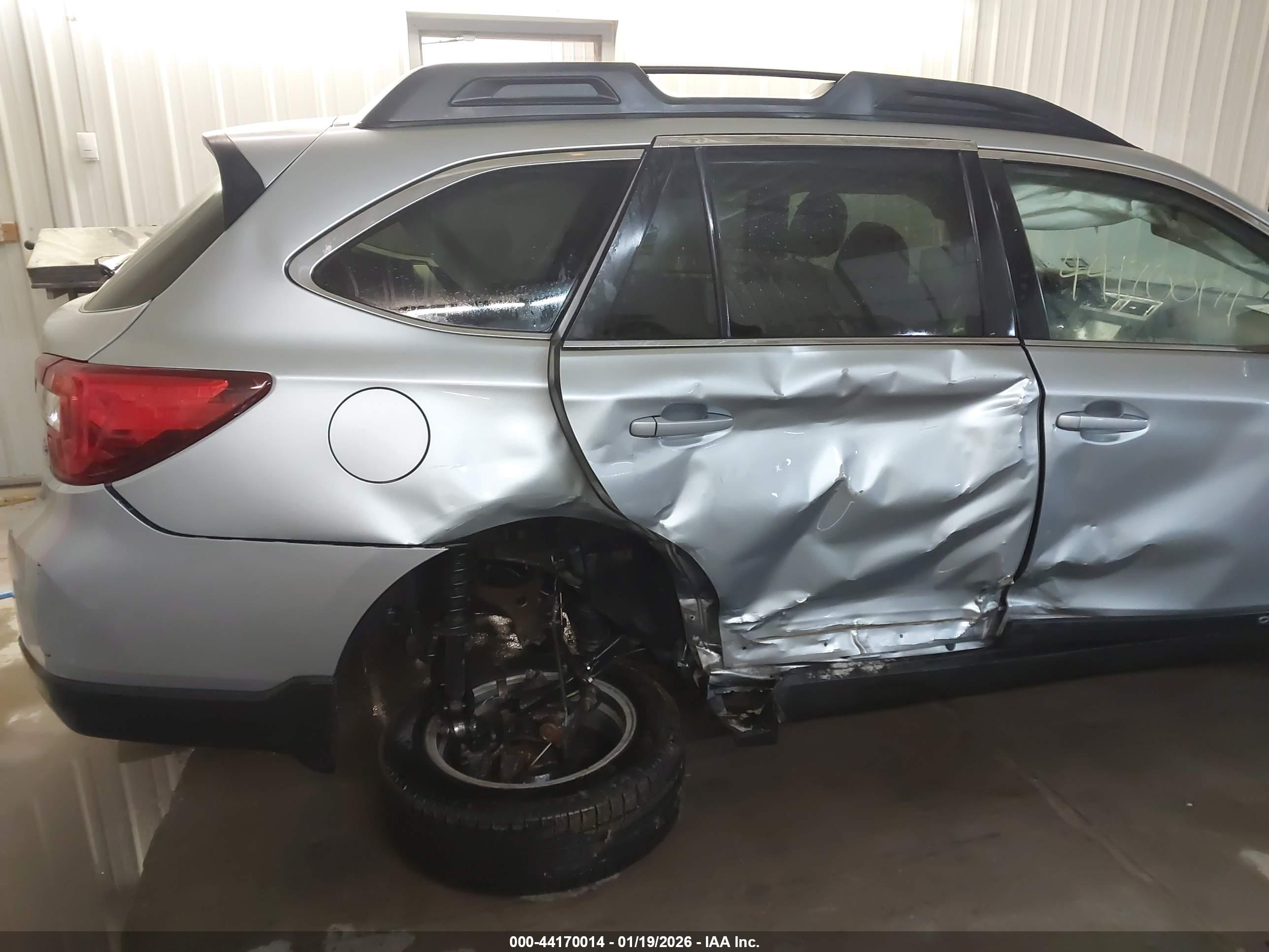 SUBARU OUTBACK image 6
