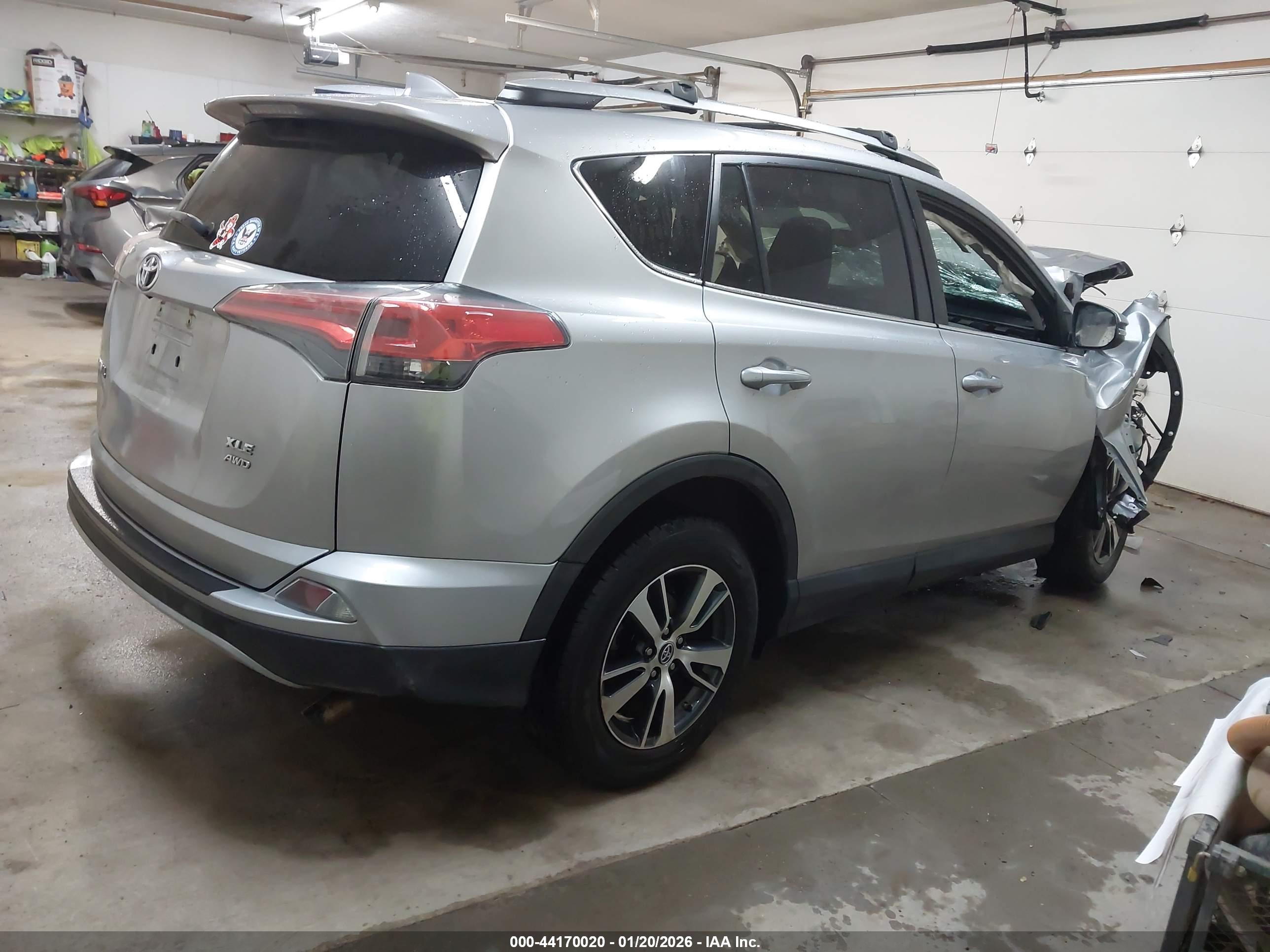 TOYOTA RAV4 image 4