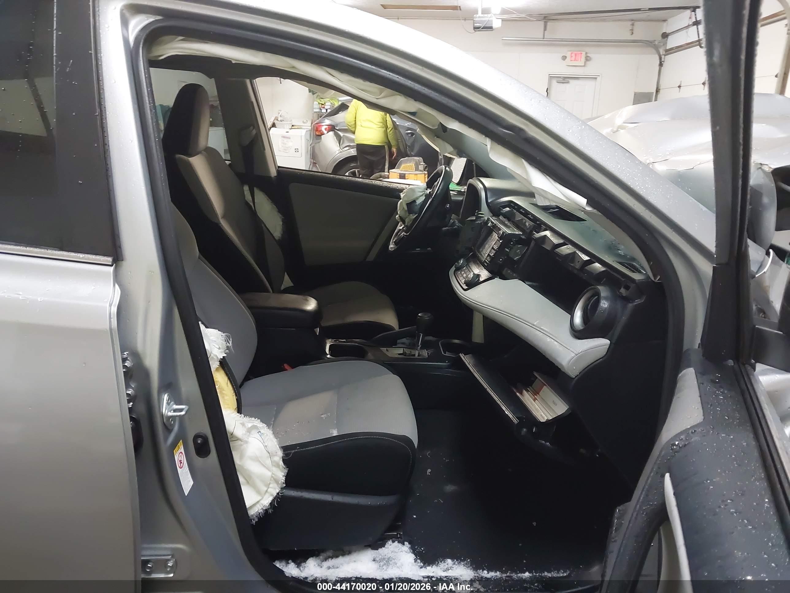 TOYOTA RAV4 image 5
