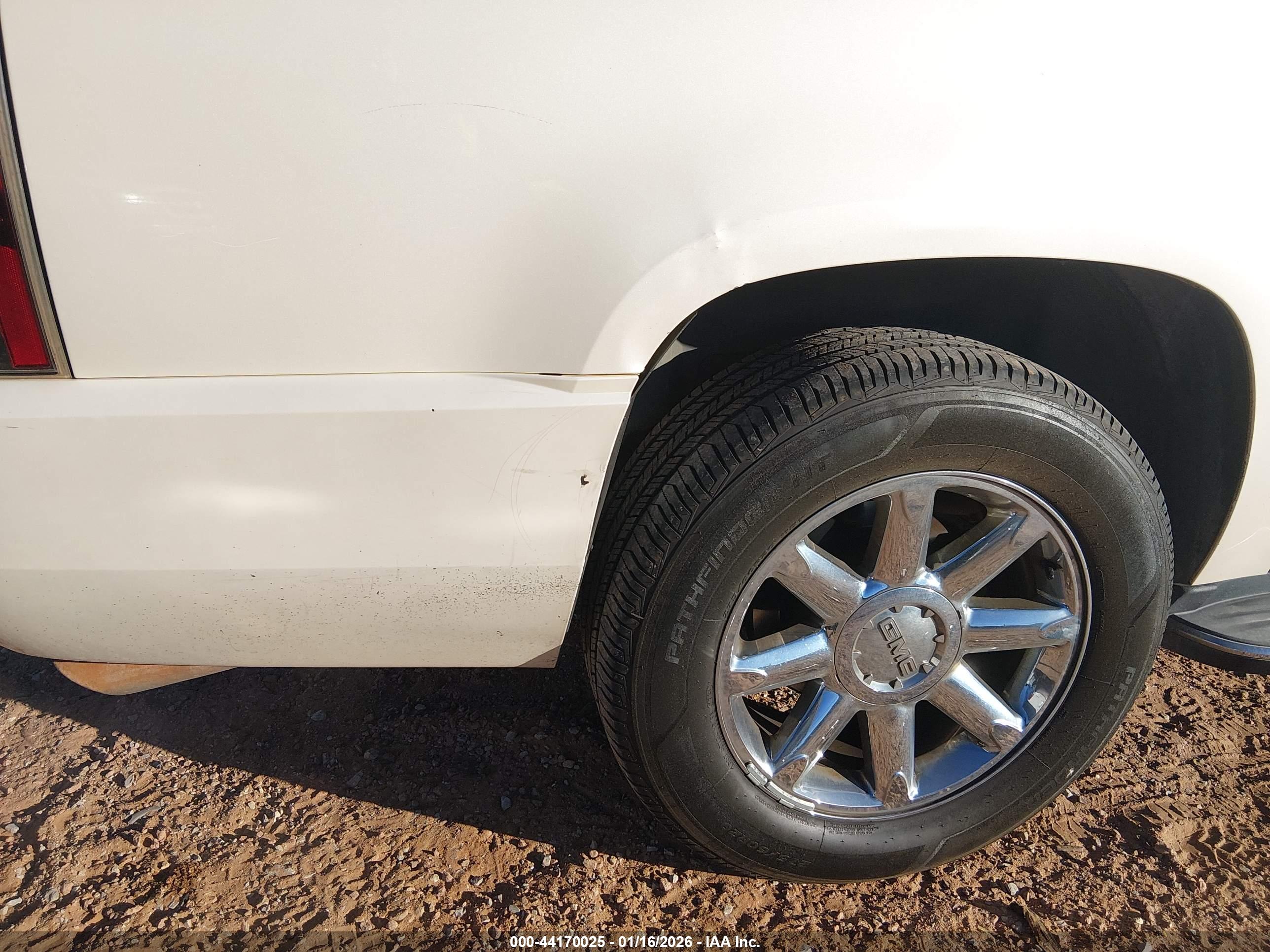 GMC YUKON image 6