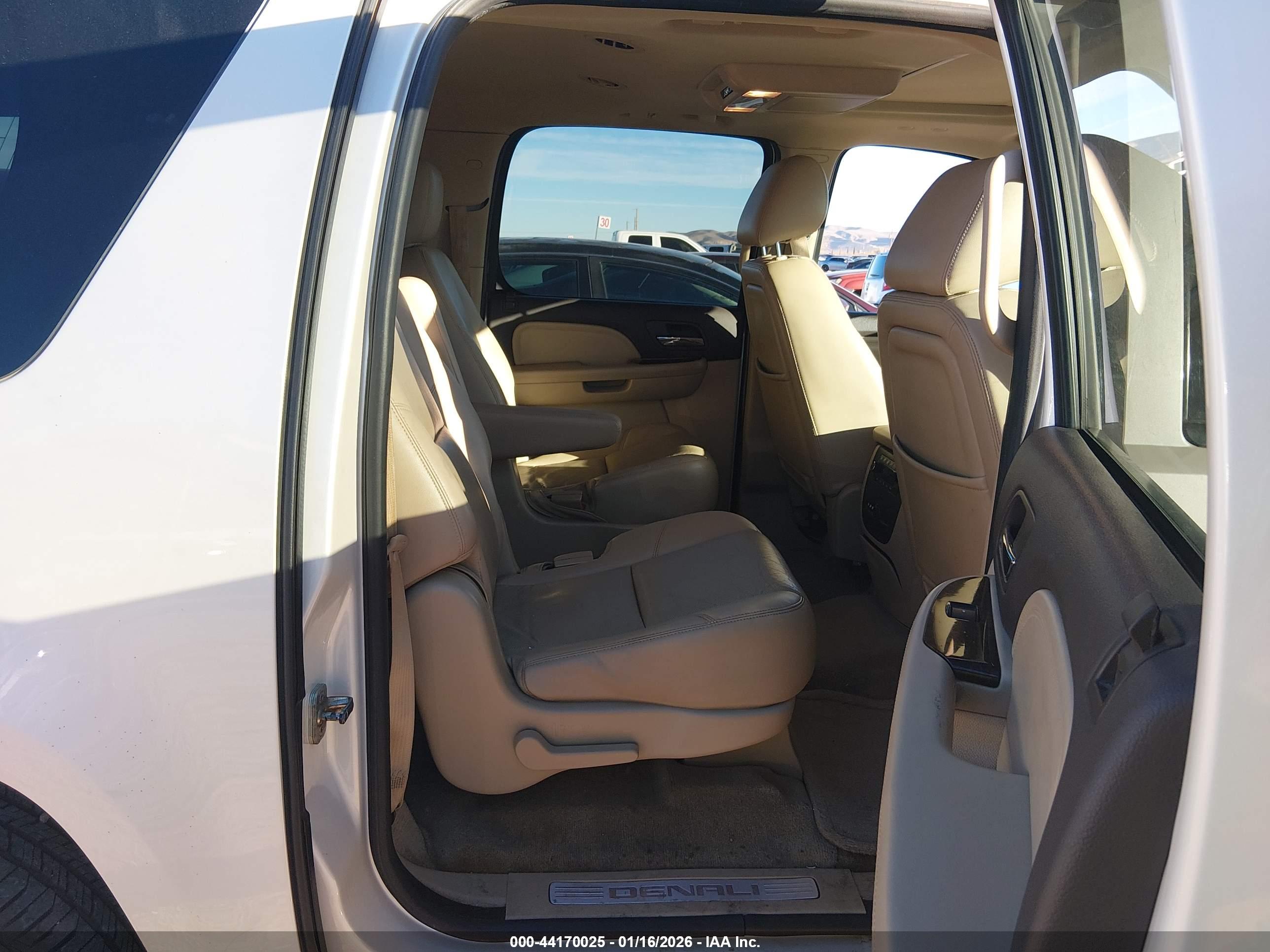 GMC YUKON image 8