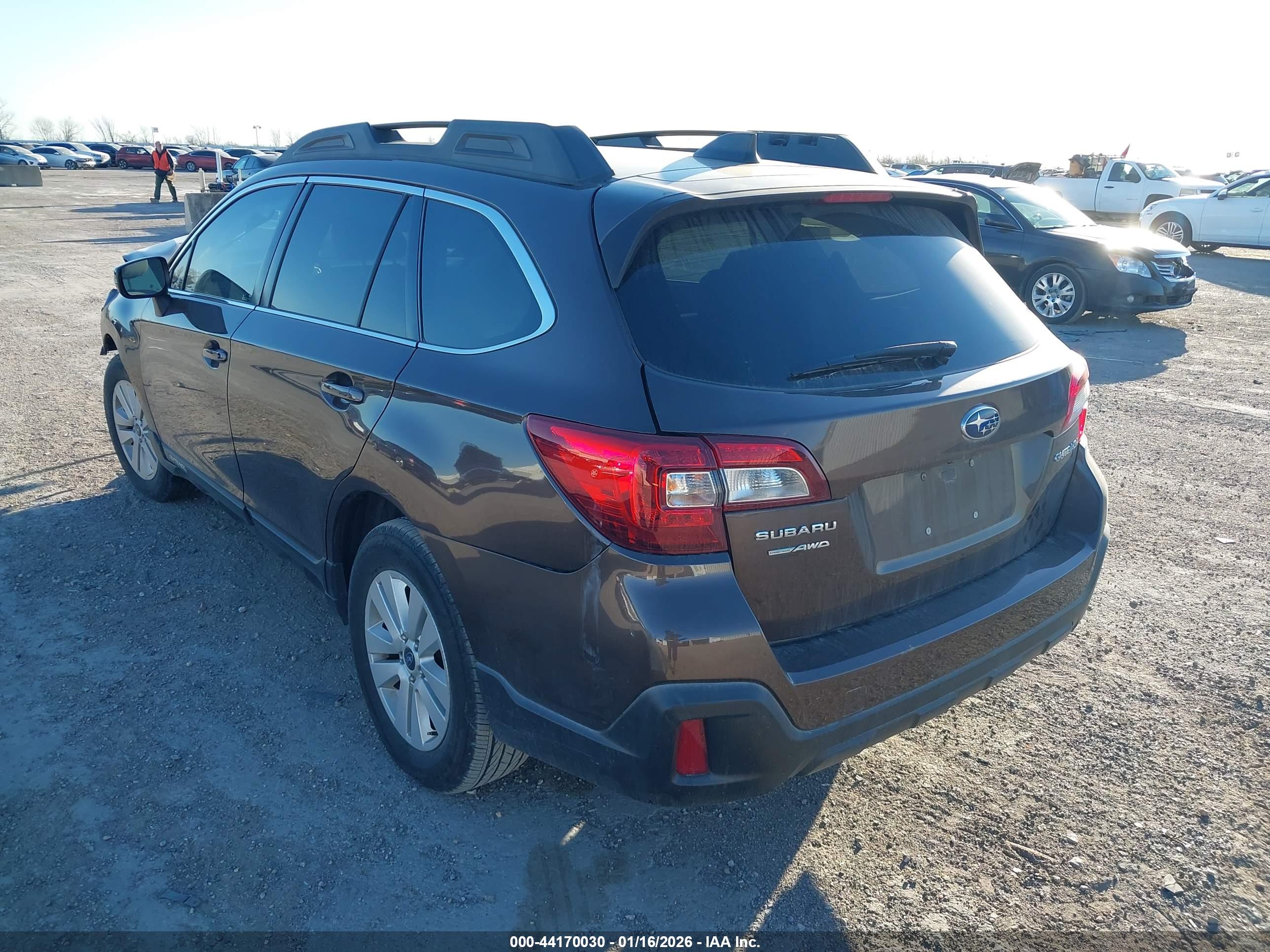 SUBARU OUTBACK image 3