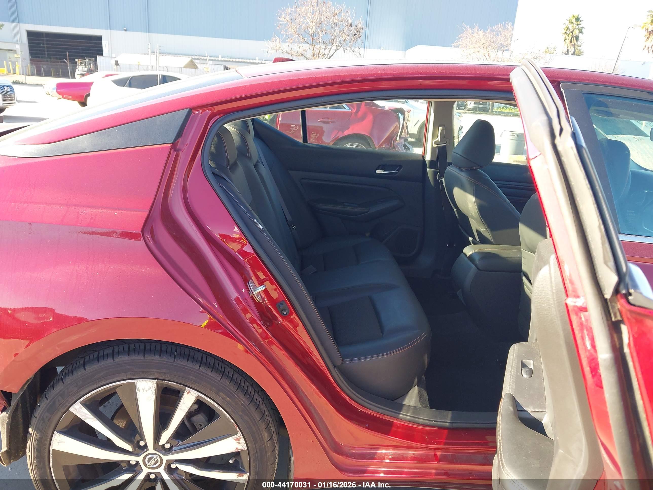 NISSAN ALTIMA image 8