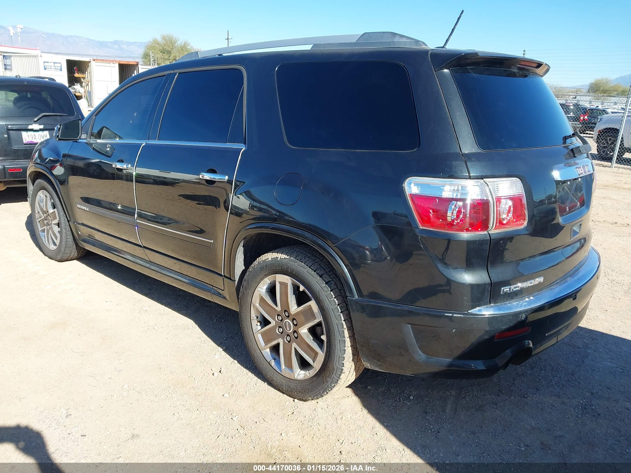 GMC ACADIA image 3