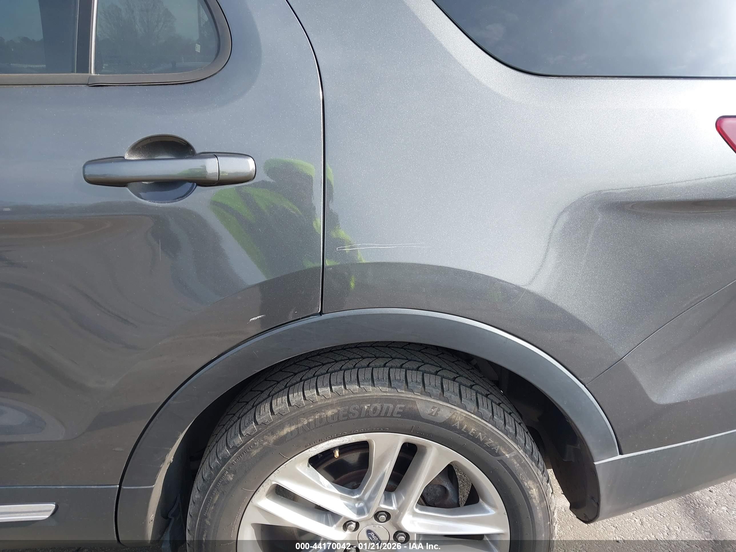 FORD EXPLORER image 6