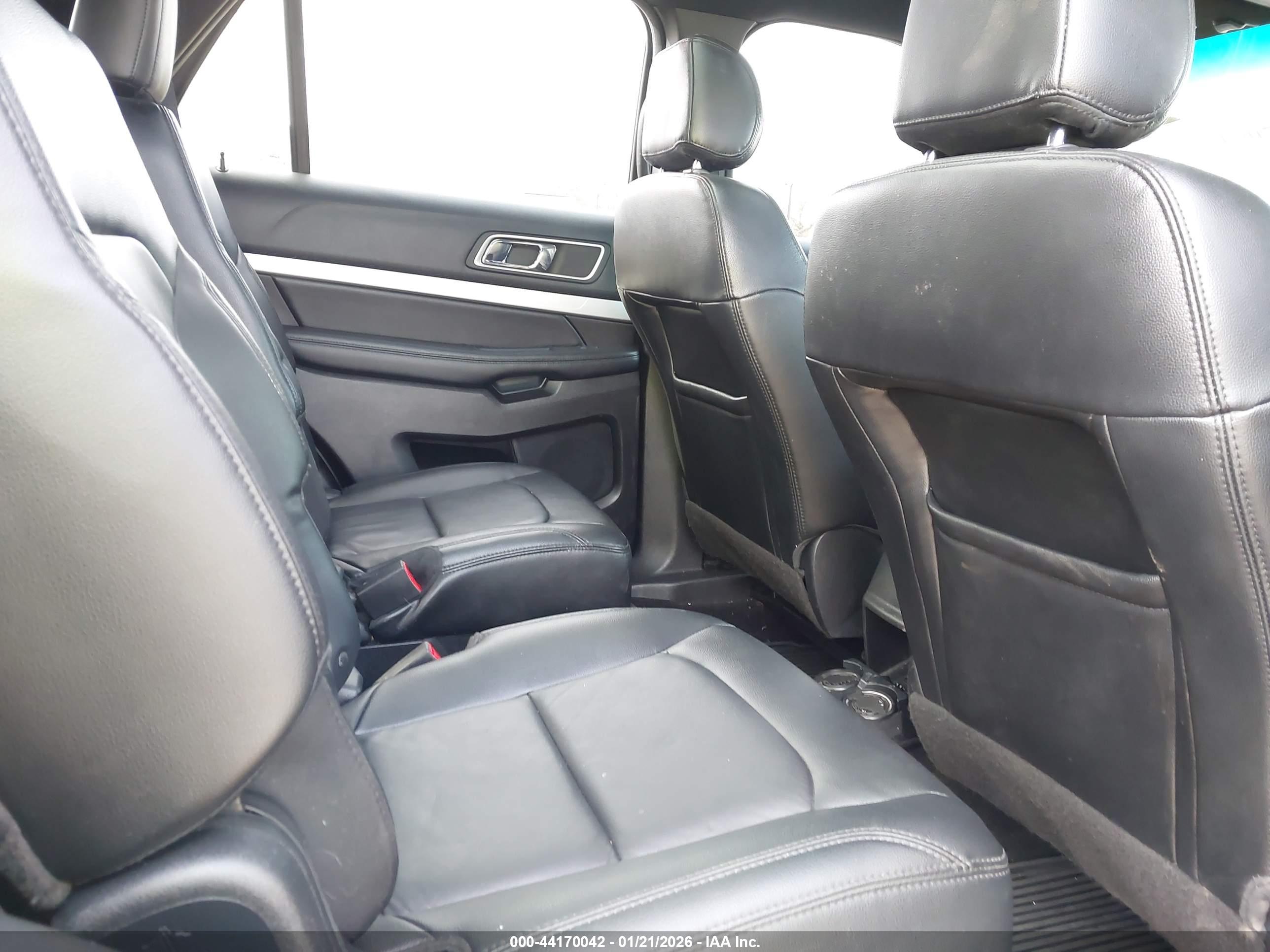 FORD EXPLORER image 8