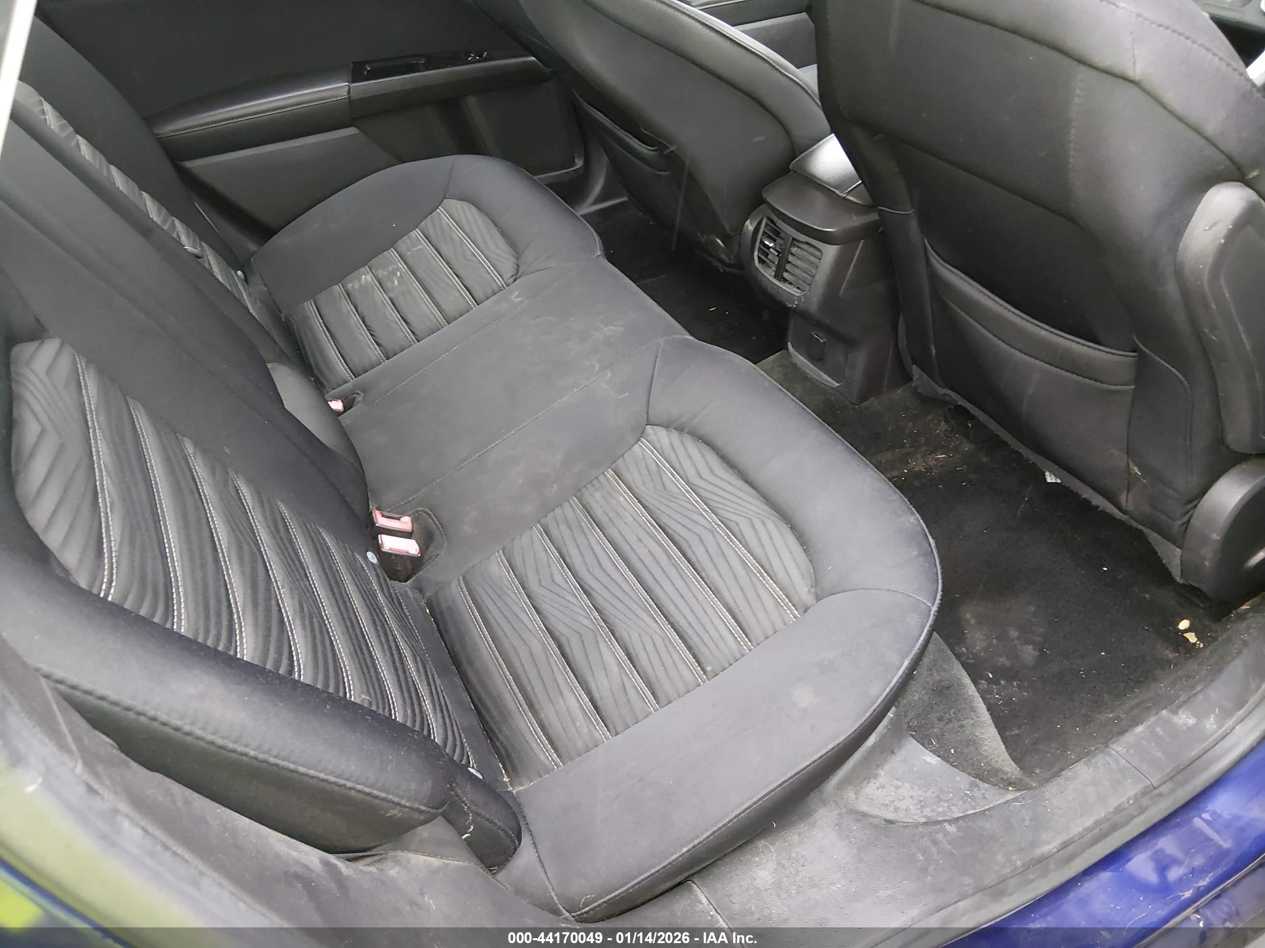 FORD FUSION image 8