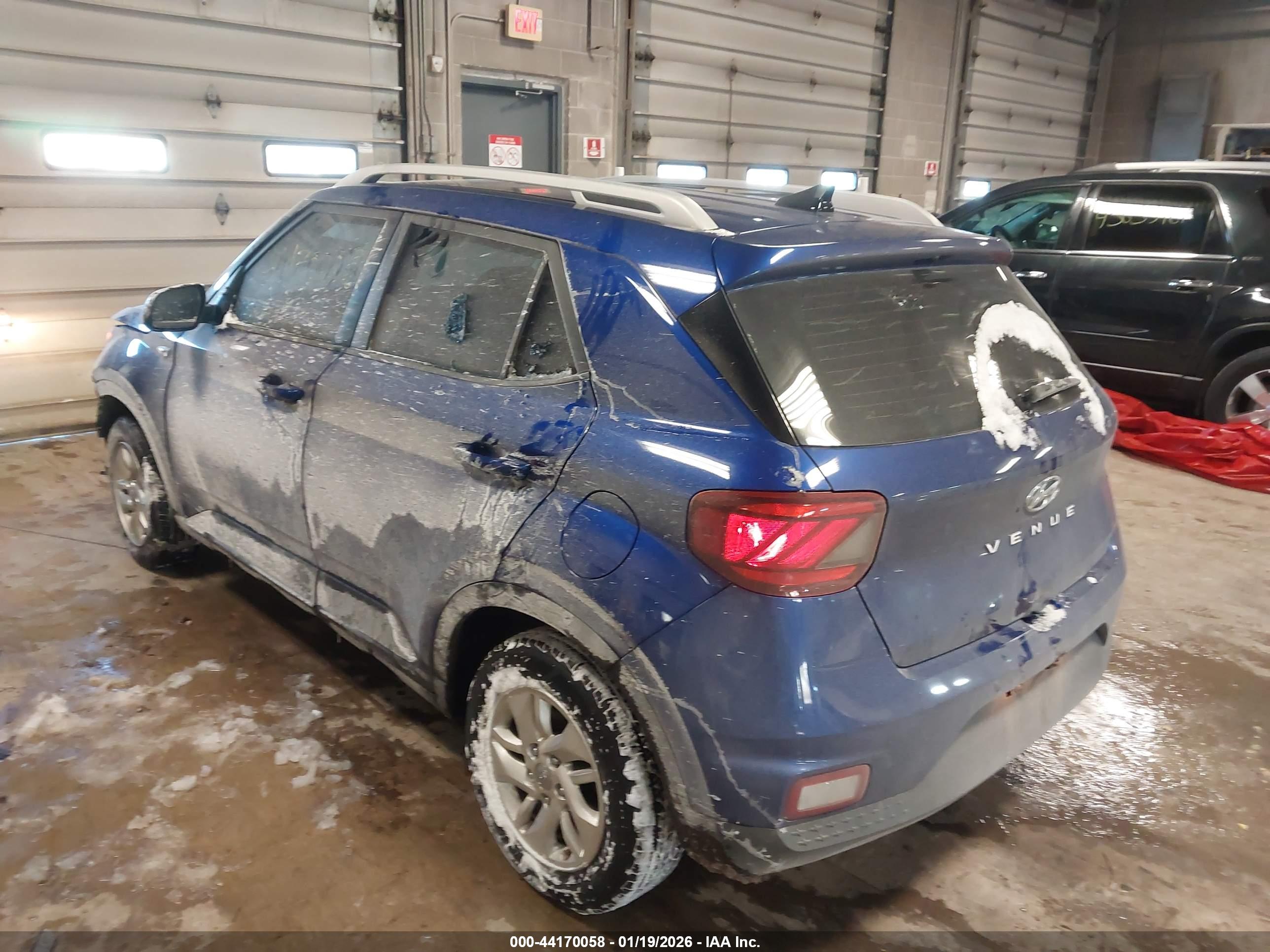 HYUNDAI VENUE image 3