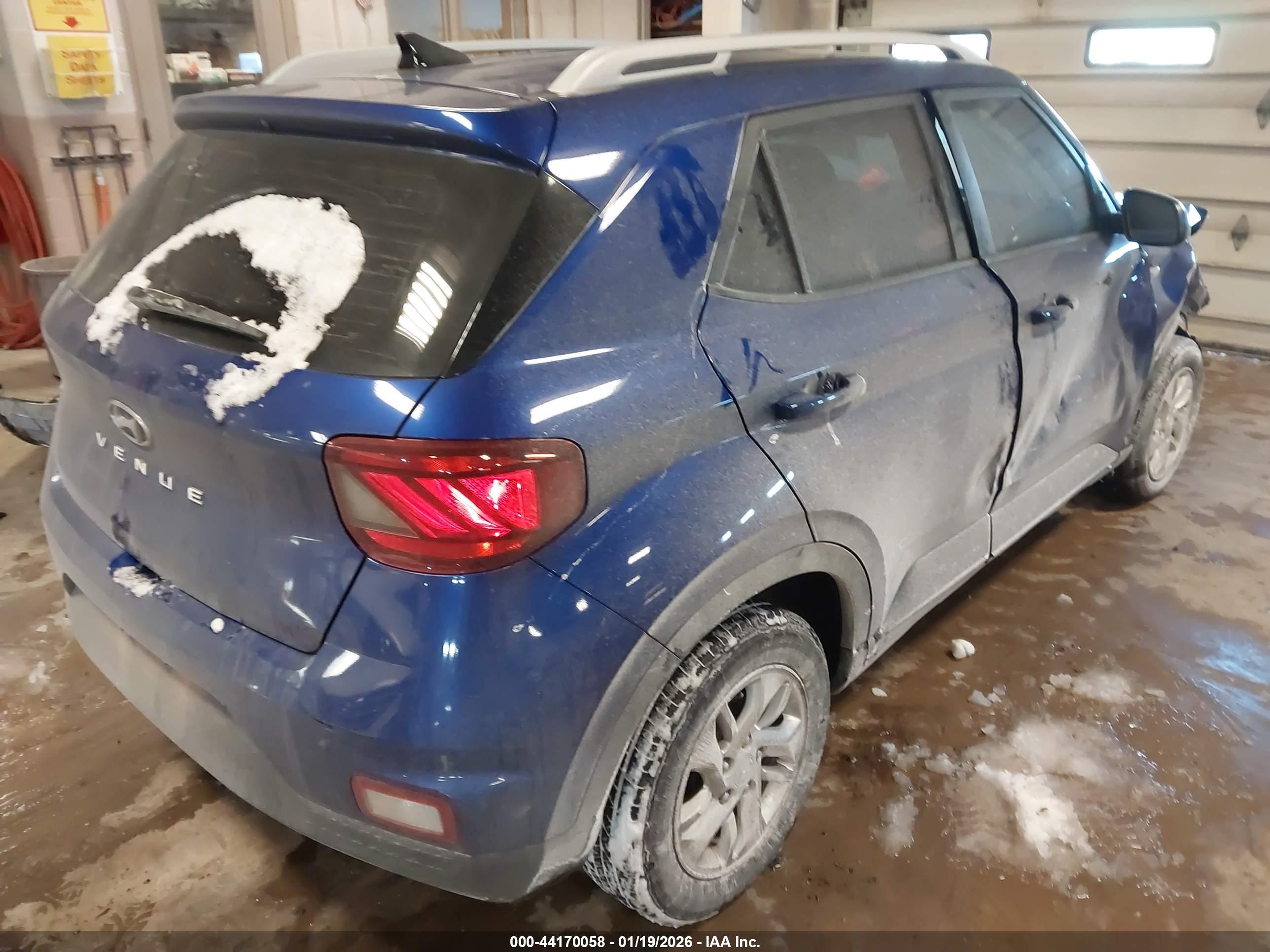 HYUNDAI VENUE image 4