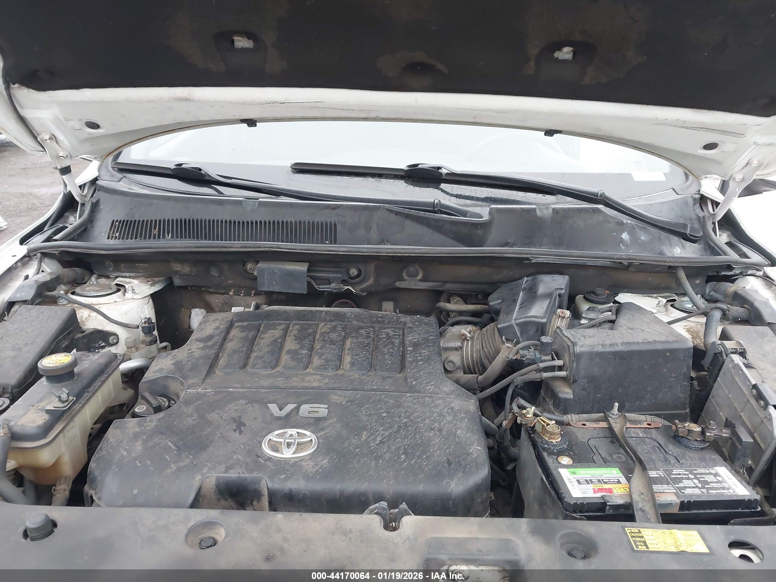 TOYOTA RAV4 image 10
