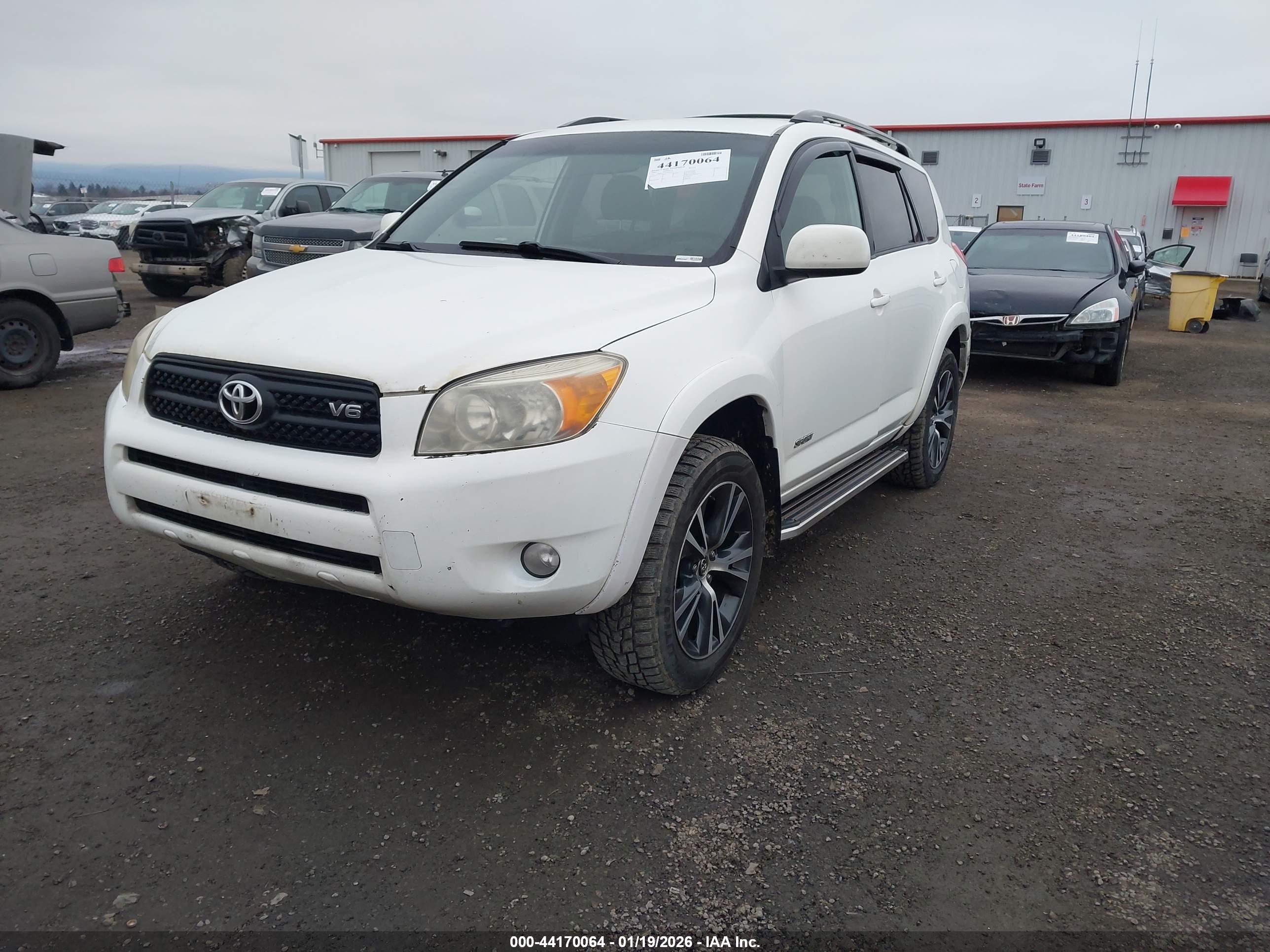 TOYOTA RAV4 image 2