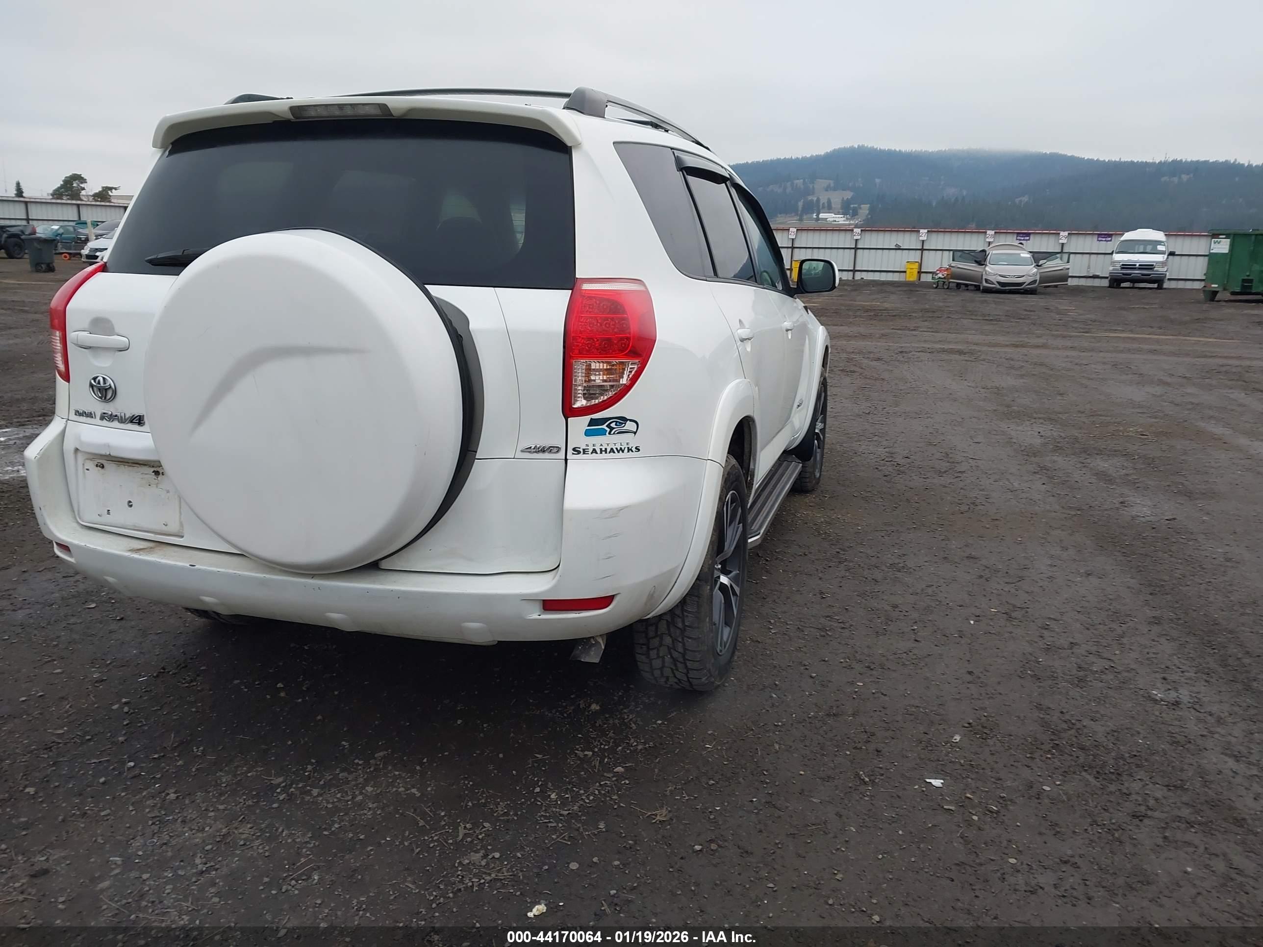 TOYOTA RAV4 image 4