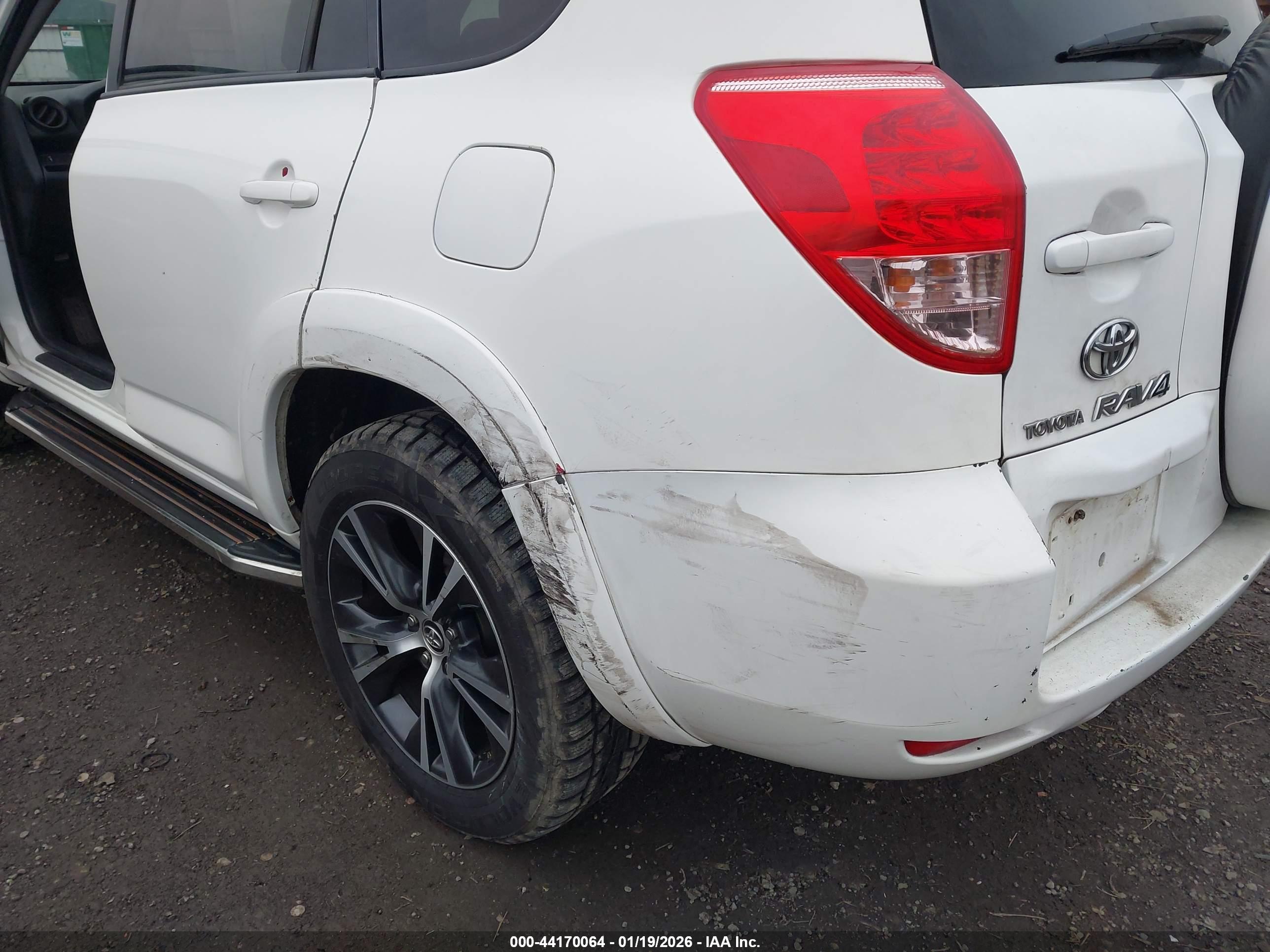 TOYOTA RAV4 image 6