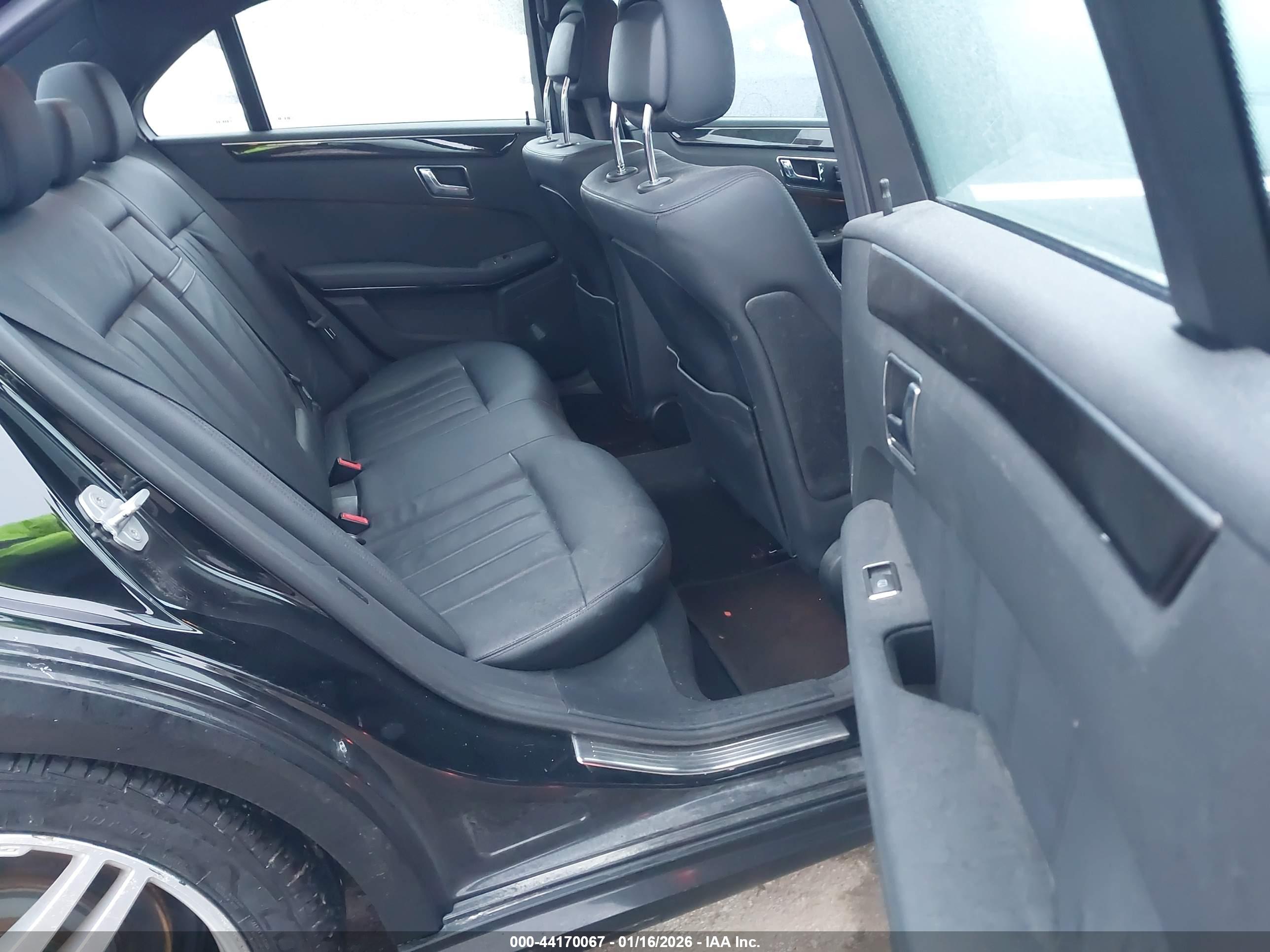MERCEDES-BENZ E image 8