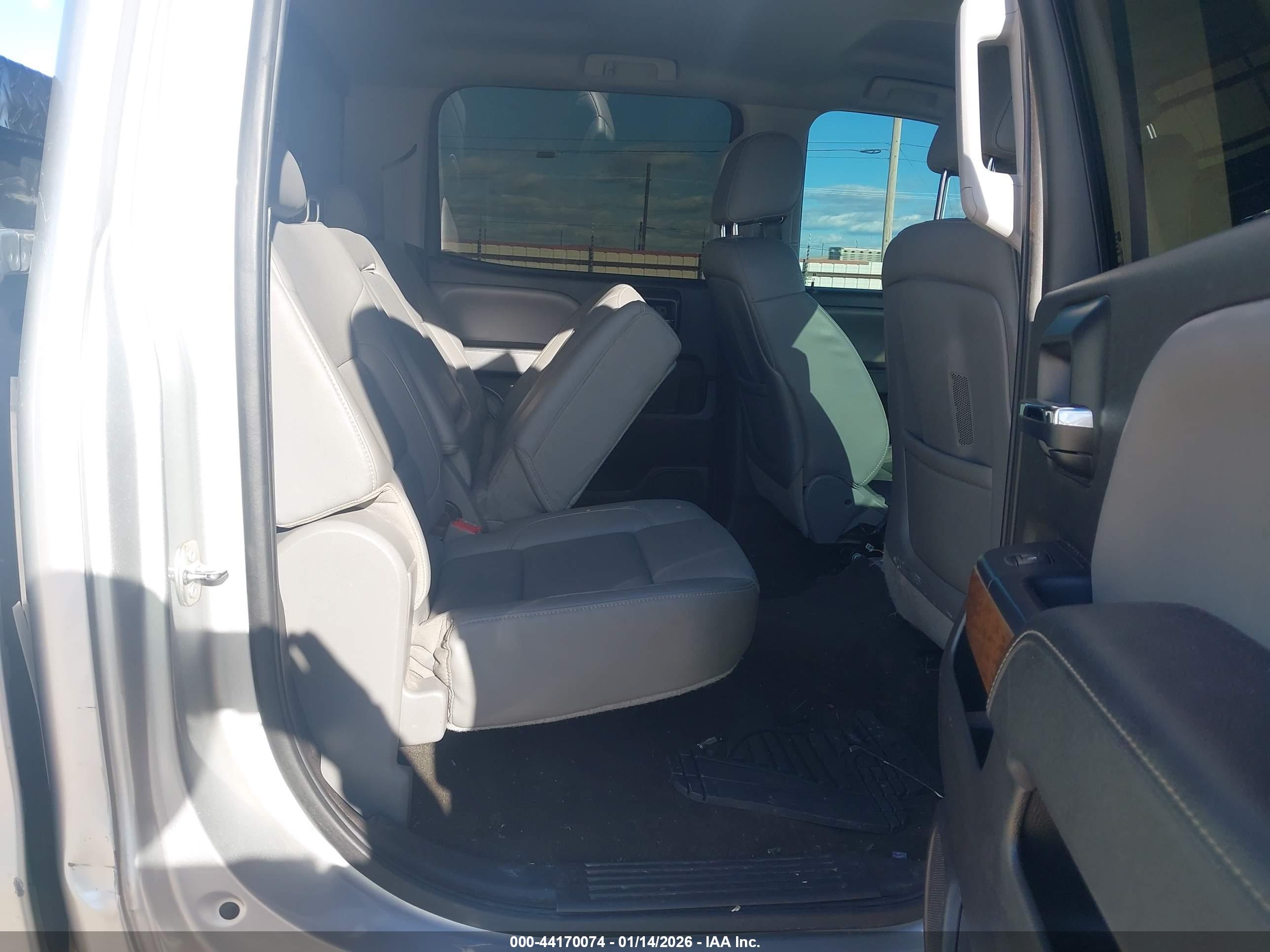 CHEVROLET SILVERADO image 8