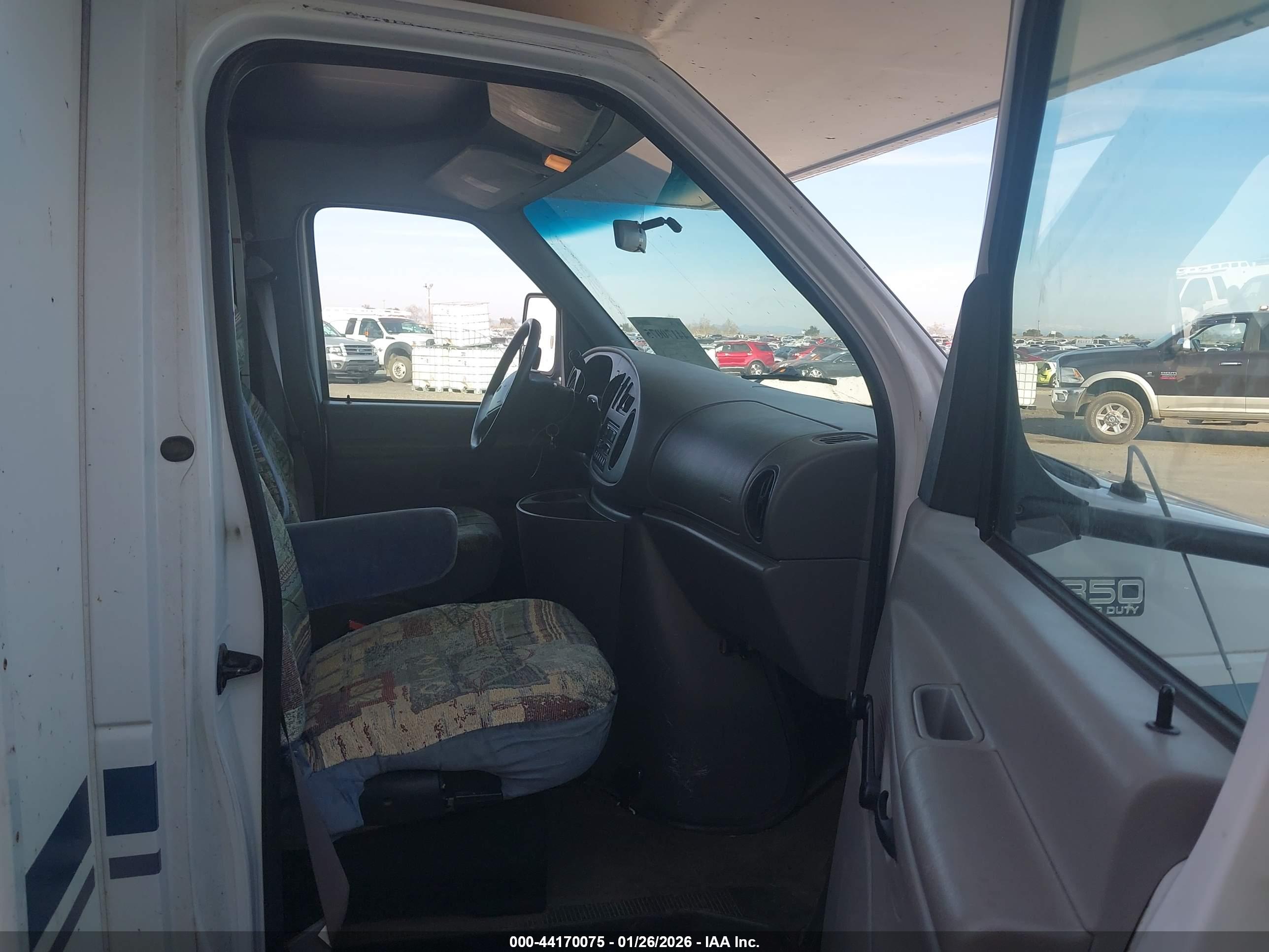 FORD ECONOLINE image 5