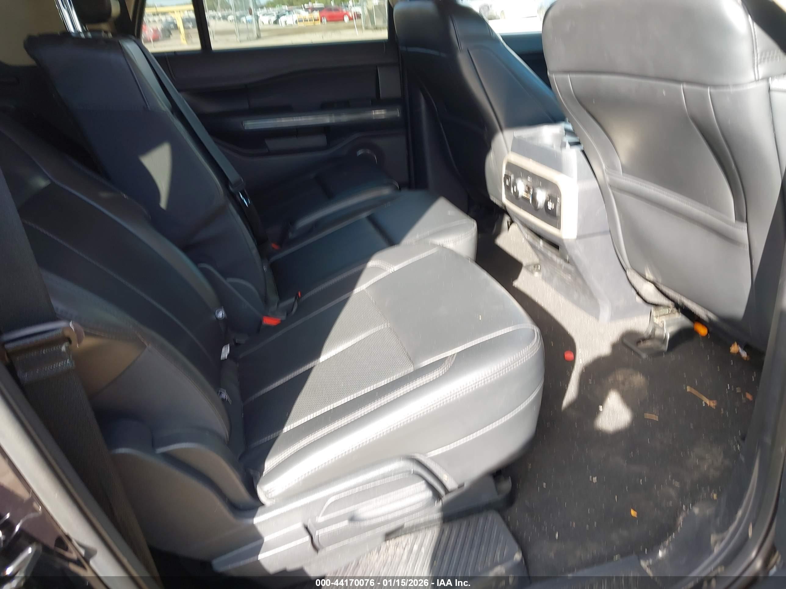 FORD EXPEDITION image 8
