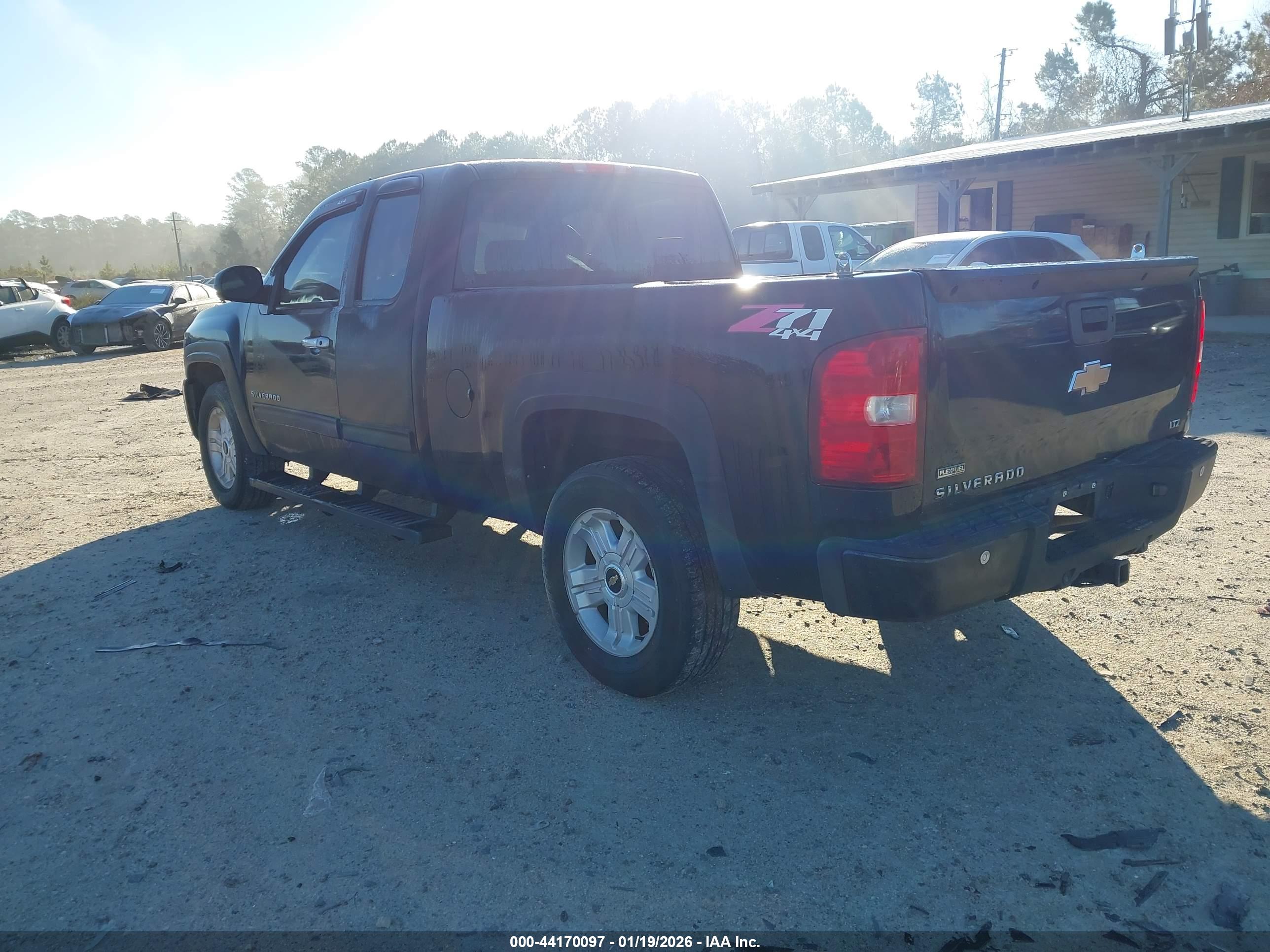 CHEVROLET SILVERADO image 3
