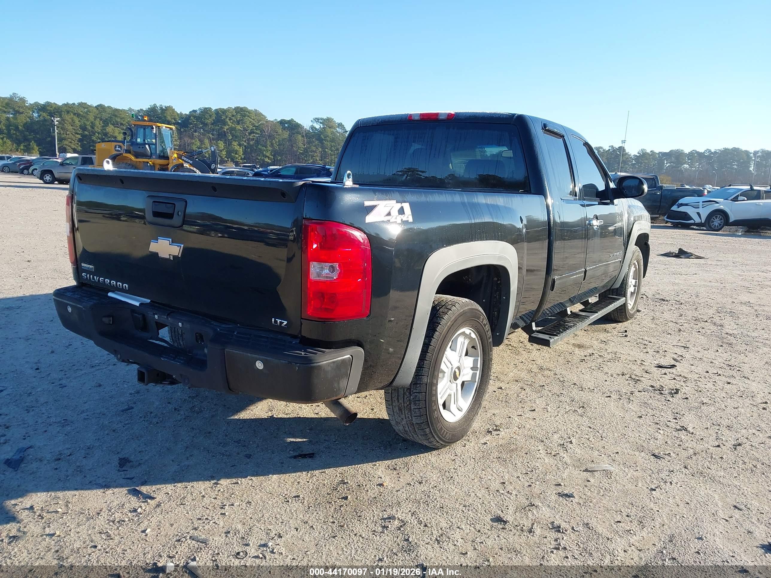 CHEVROLET SILVERADO image 4