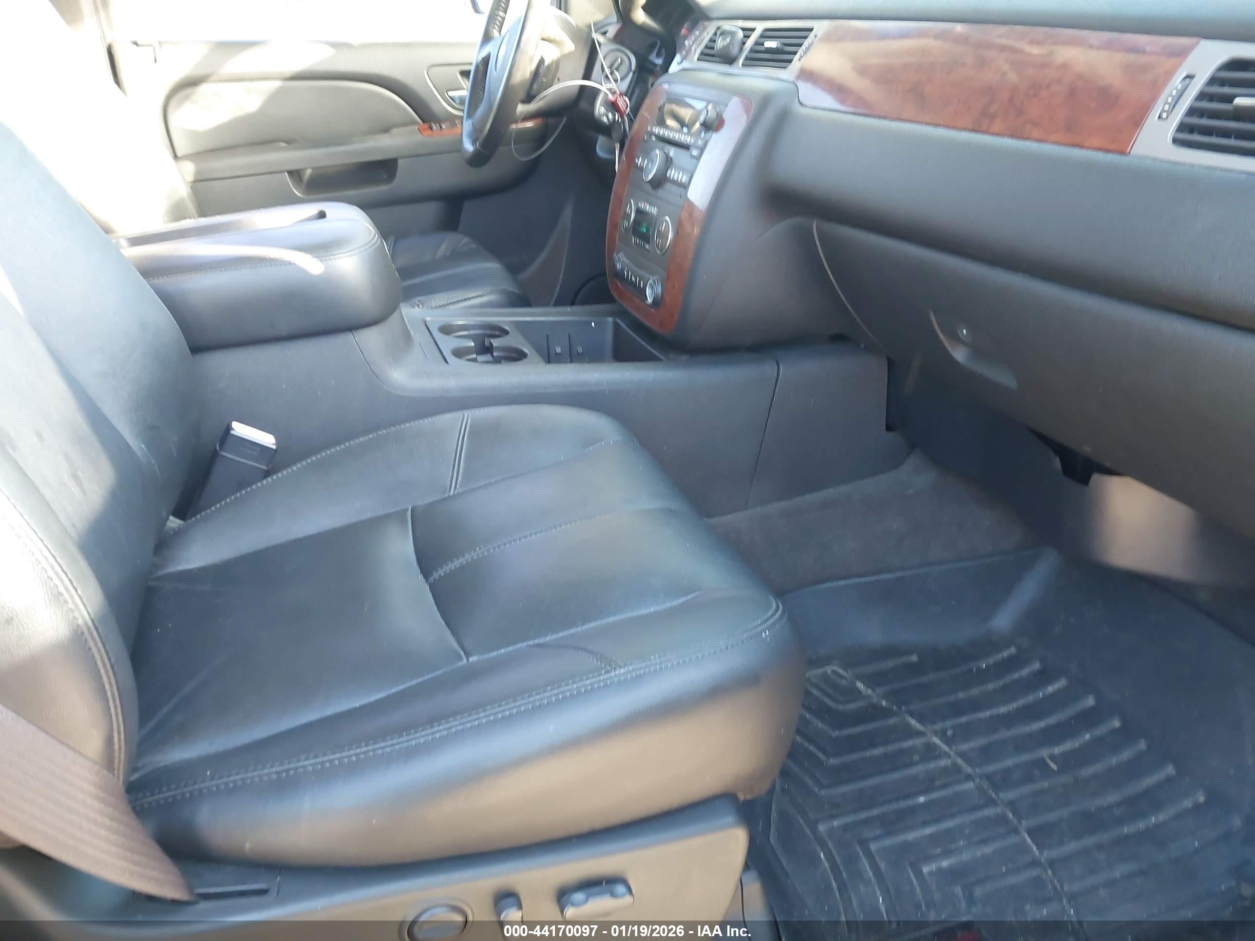 CHEVROLET SILVERADO image 5