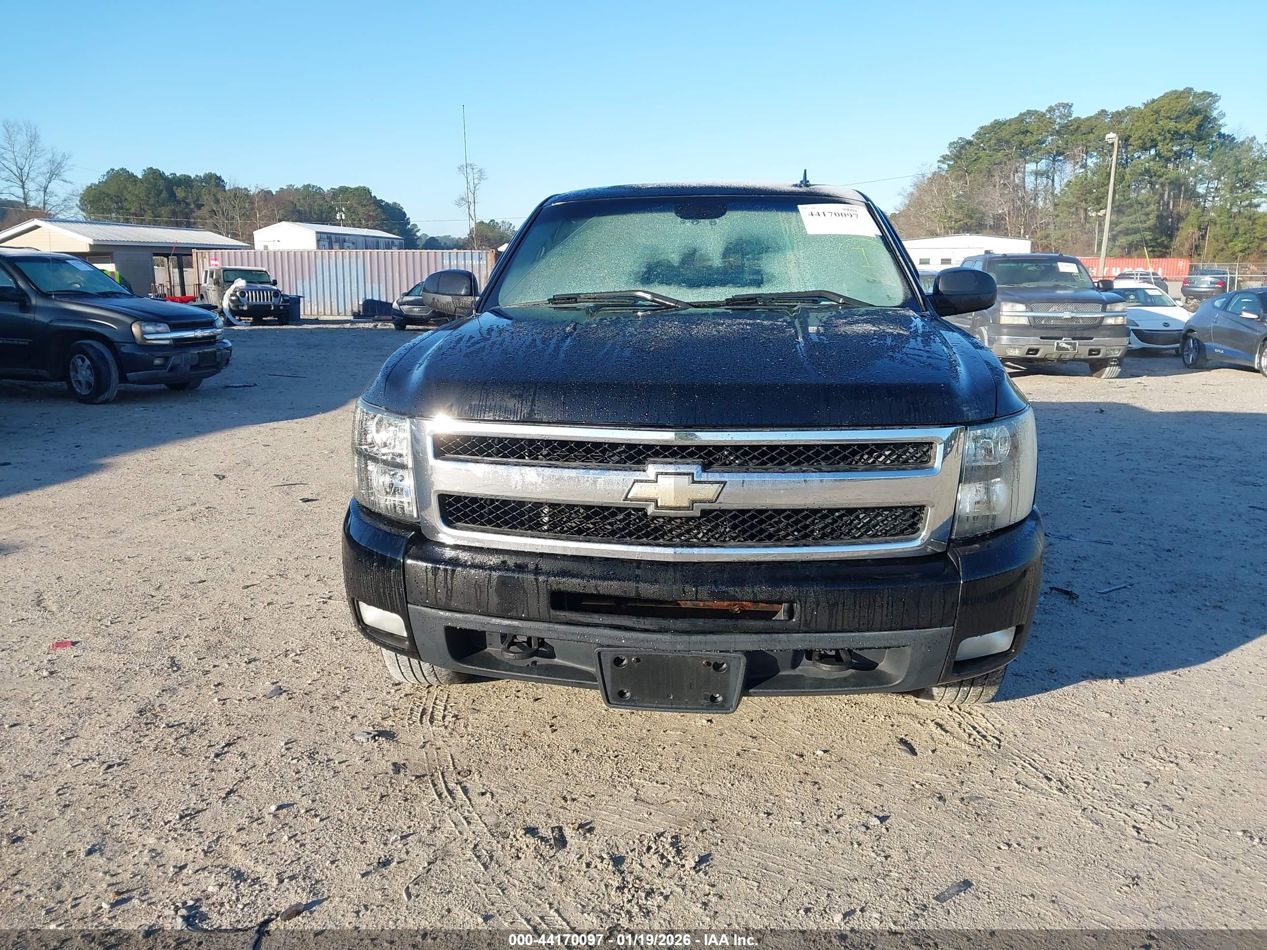 CHEVROLET SILVERADO image 6