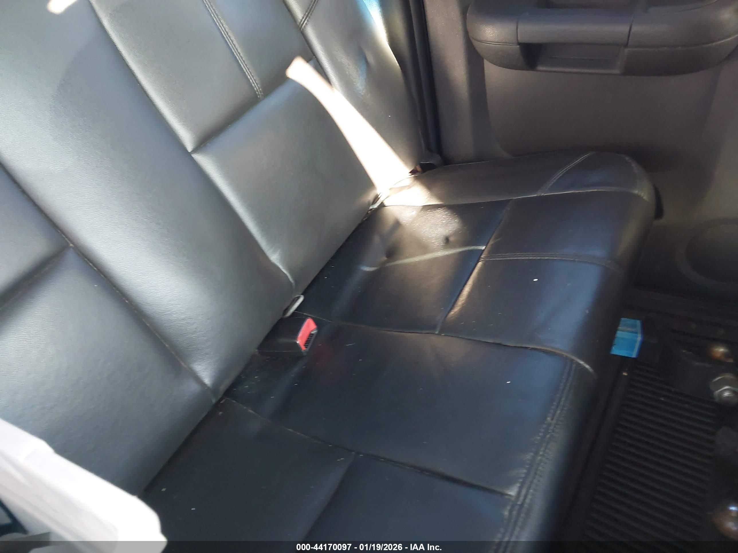 CHEVROLET SILVERADO image 8