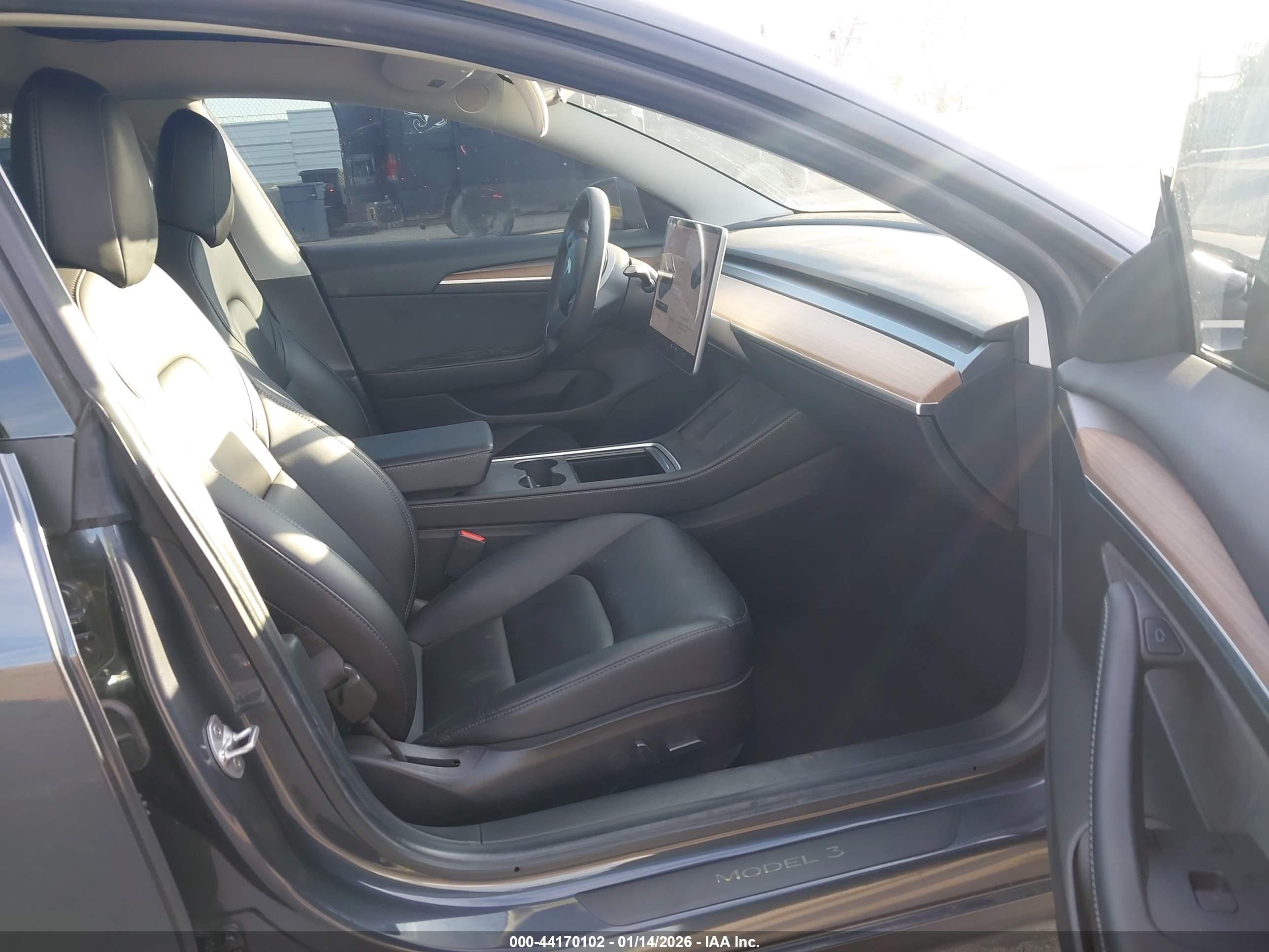 TESLA MODEL image 5