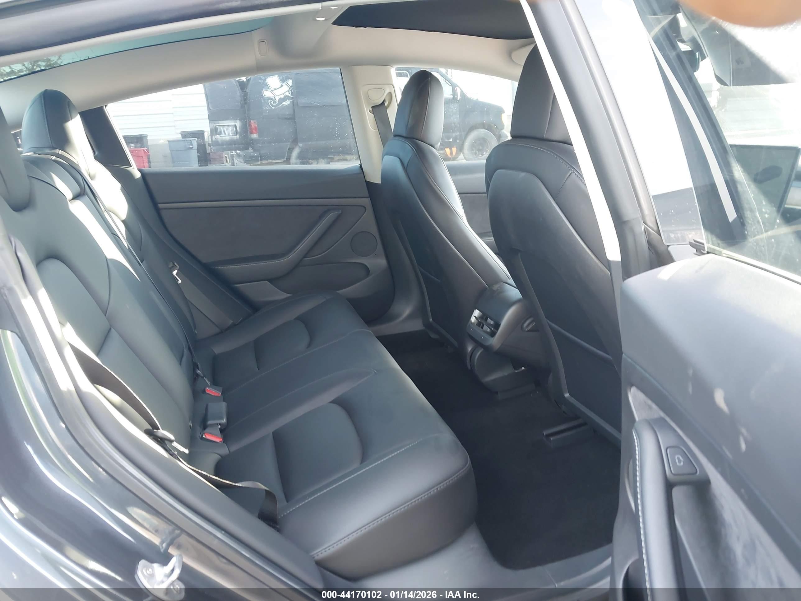 TESLA MODEL image 8
