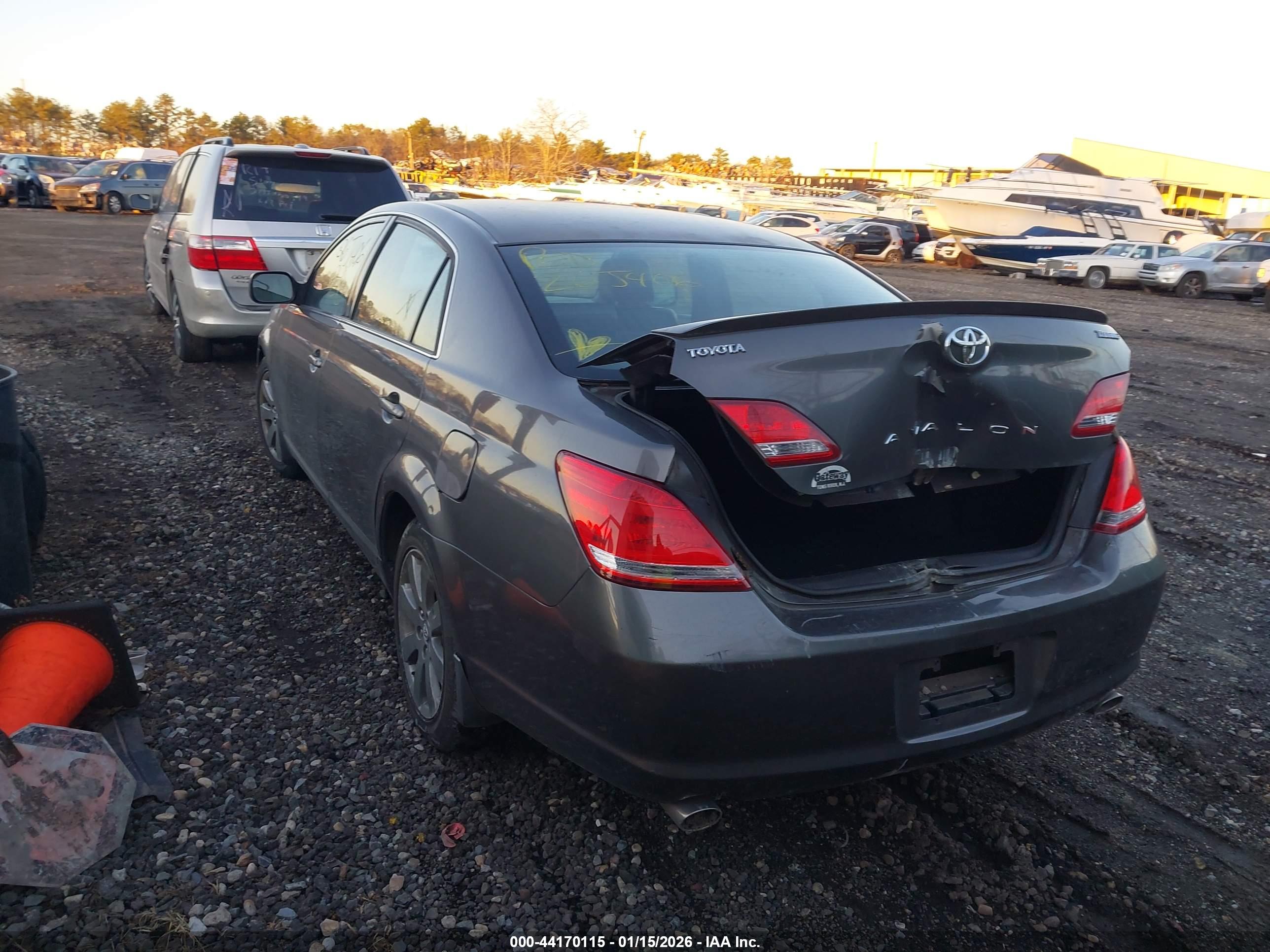 TOYOTA AVALON image 3
